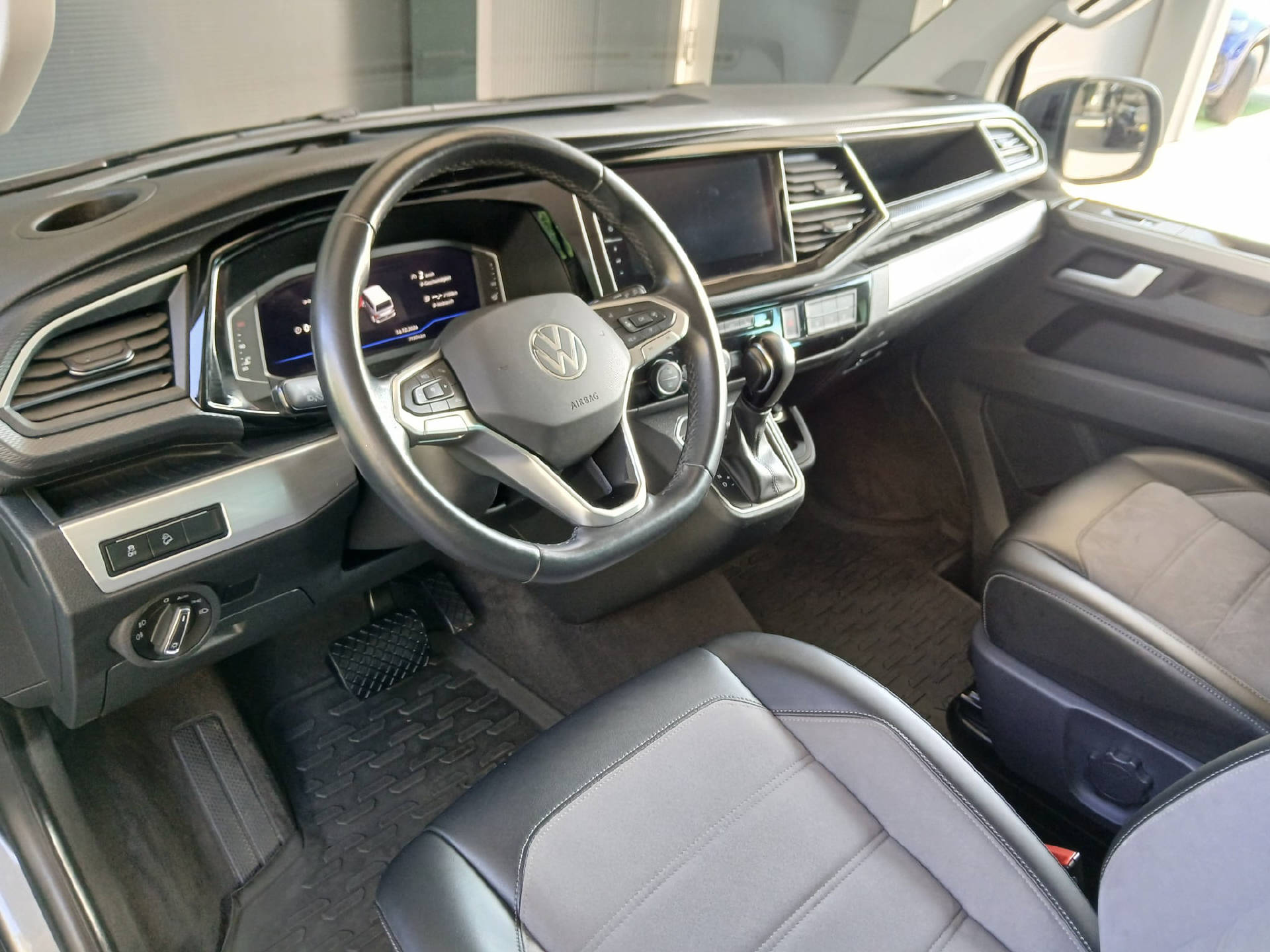 VW T6.1 Multivan 2.0 TDI 204 Comfortline DSG 4m-image-5