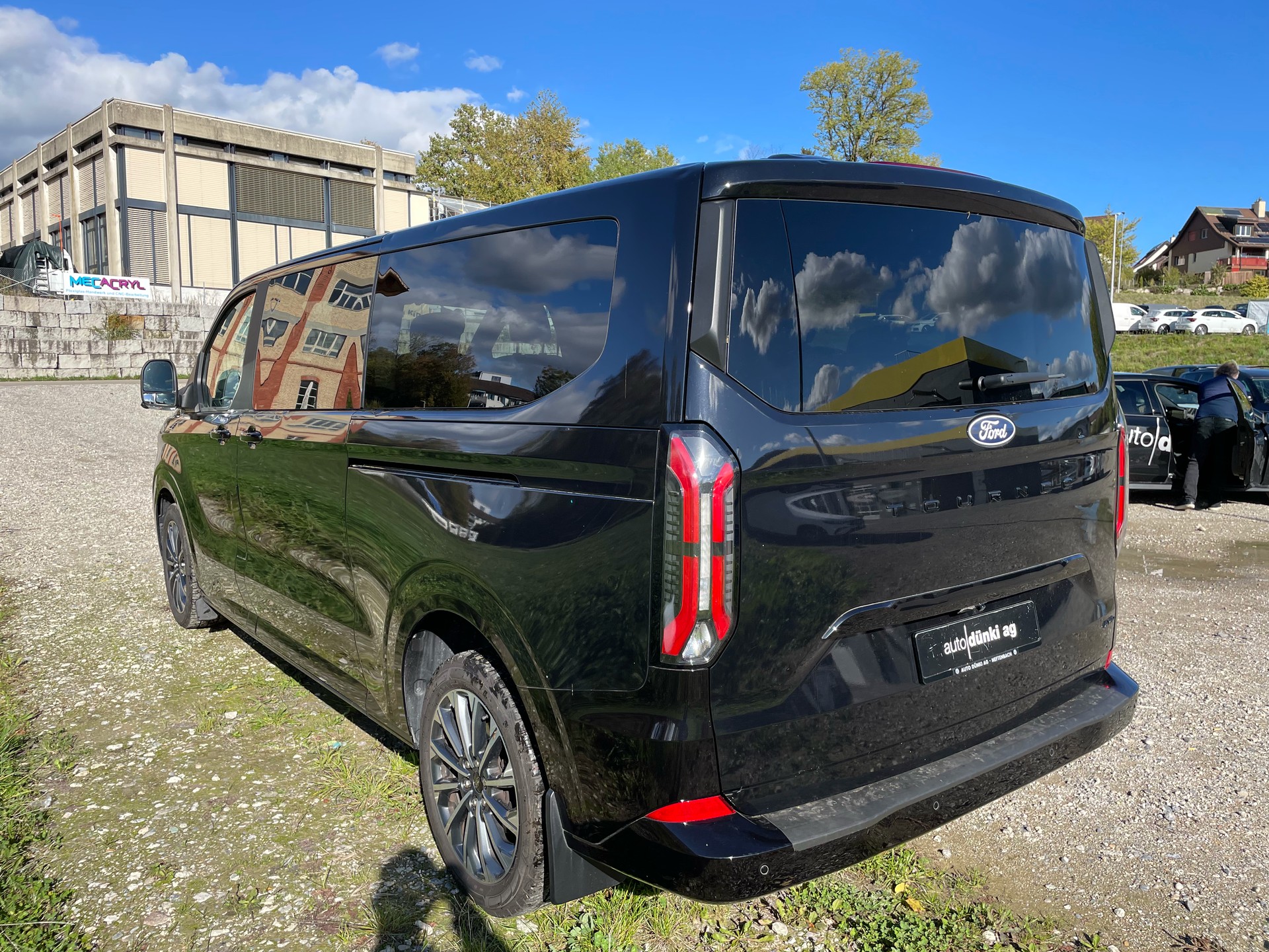 FORD Tourneo Bus 320 L2H1 Titanium Automat 4x4-image-3