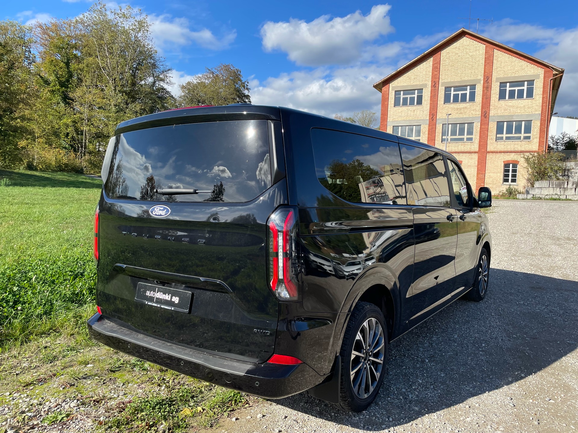 FORD Tourneo Bus 320 L2H1 Titanium Automat 4x4-image-5