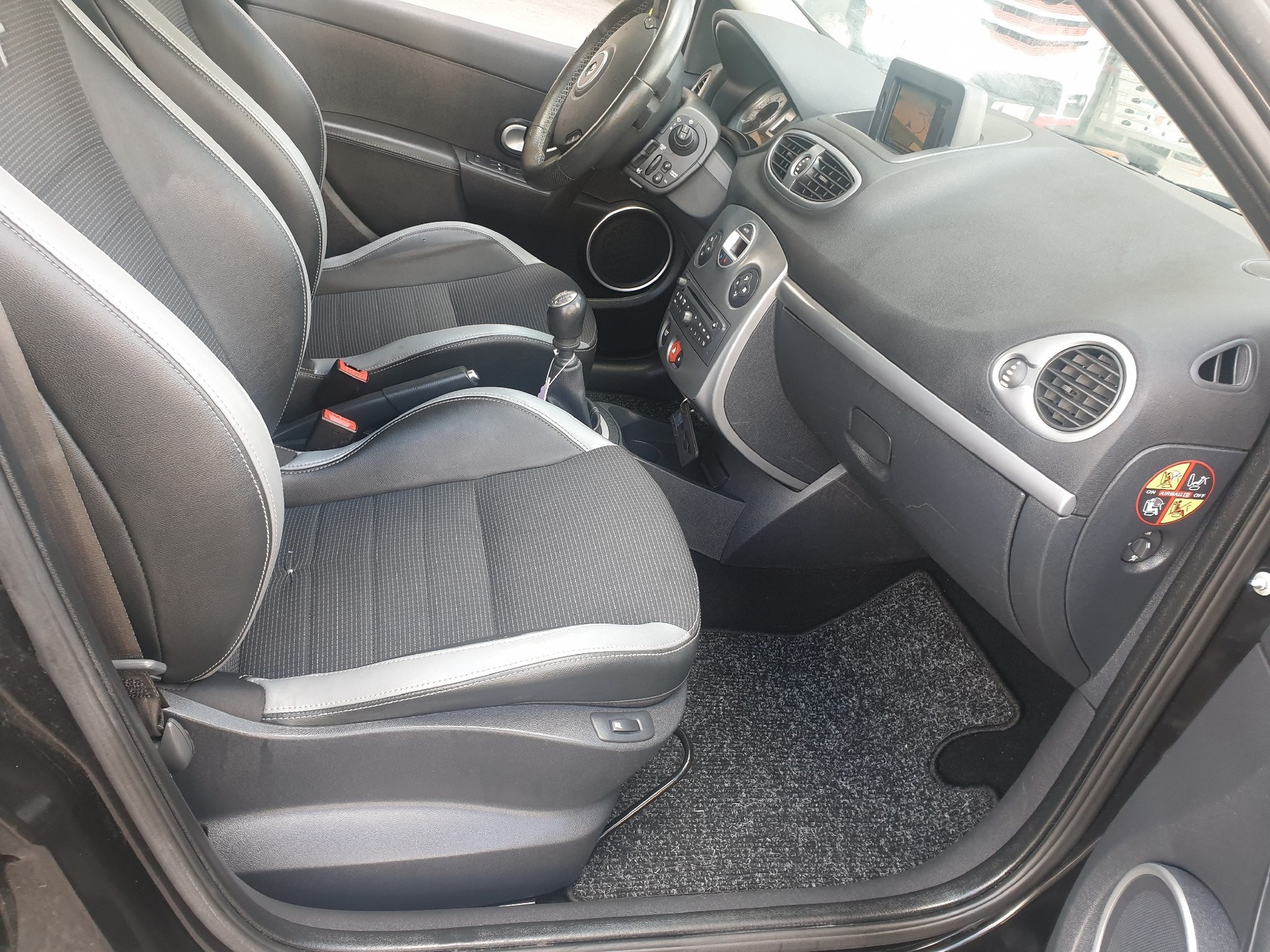 RENAULT Clio 2.0 16V GT-image-11