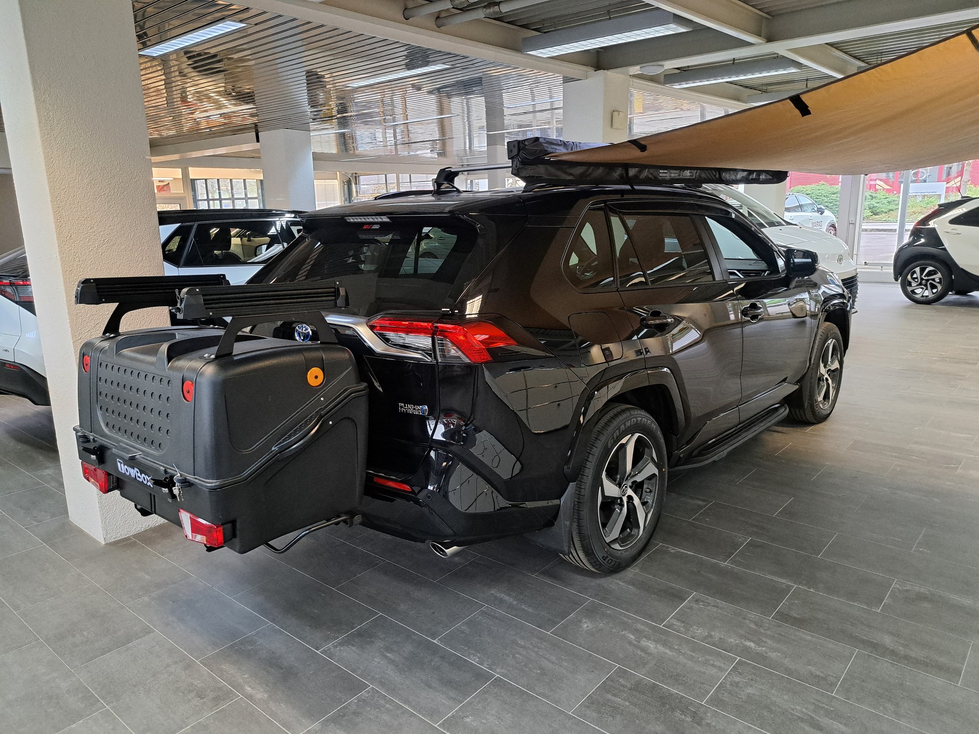 TOYOTA RAV-4 2.5 PHEV Premium e-CVT 4WD-image-3
