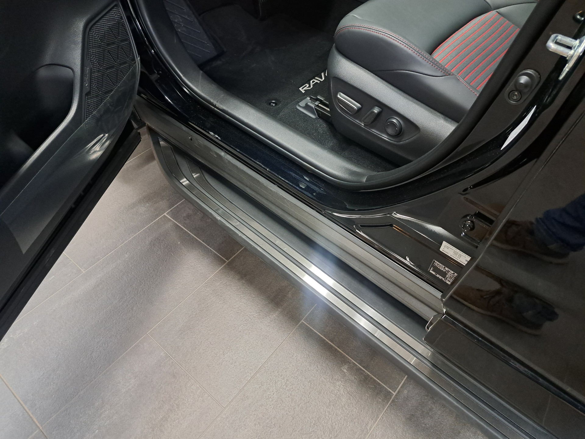 TOYOTA RAV-4 2.5 PHEV Premium e-CVT 4WD-image-9
