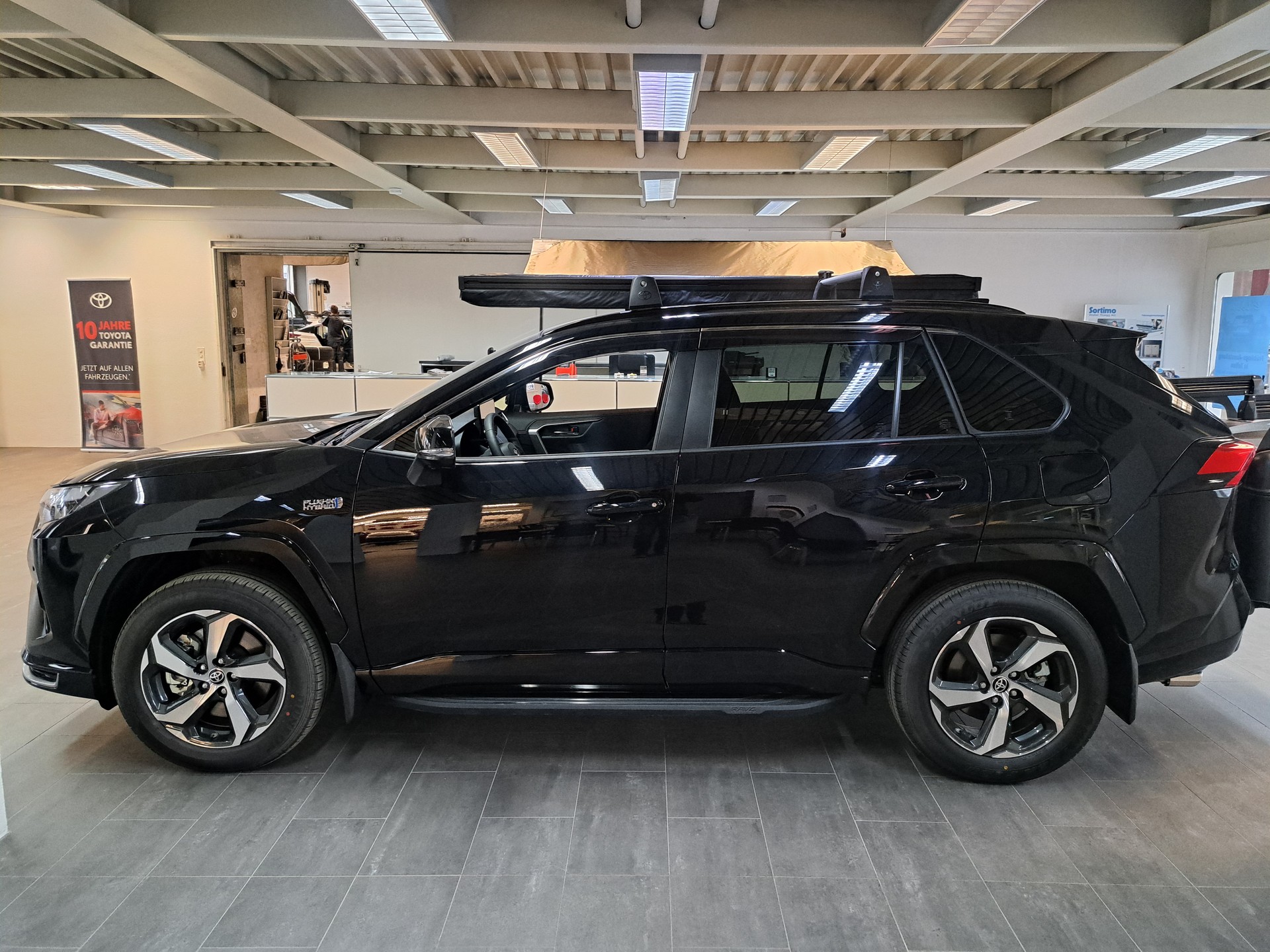 TOYOTA RAV-4 2.5 PHEV Premium e-CVT 4WD-image-6