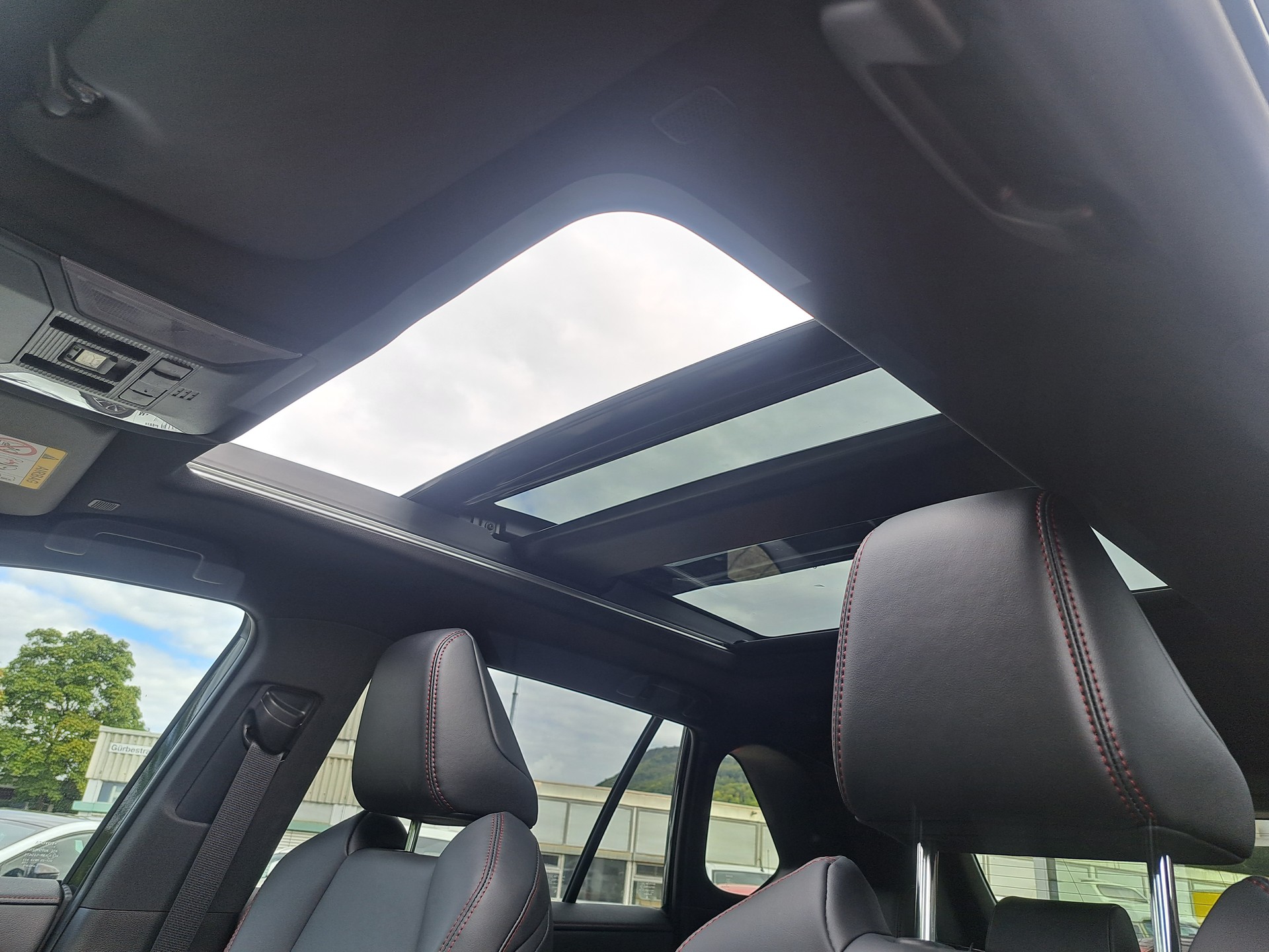 TOYOTA RAV-4 2.5 PHEV Premium e-CVT 4WD-image-13