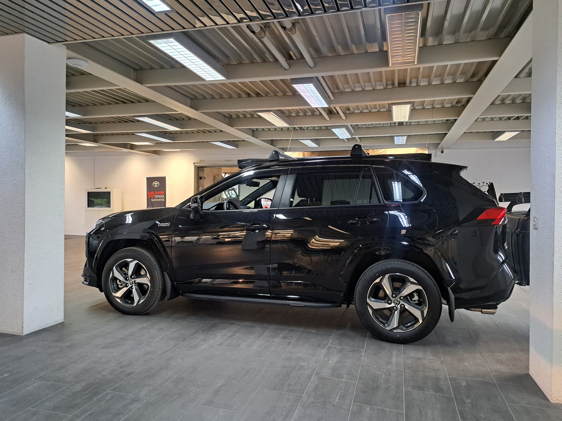 TOYOTA RAV-4 2.5 PHEV Premium e-CVT 4WD-image-5