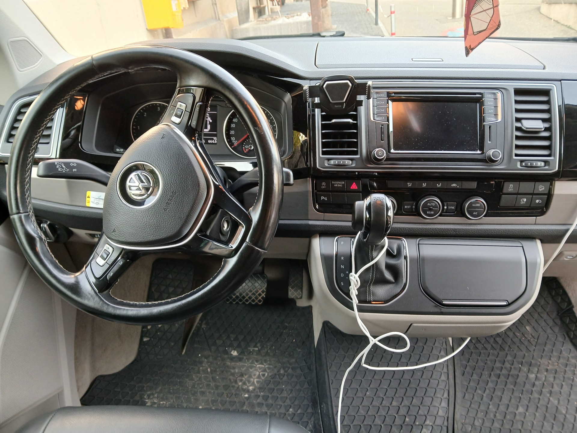 VW T6 California 2.0 TDI Beach Edition 4Motion-image-3
