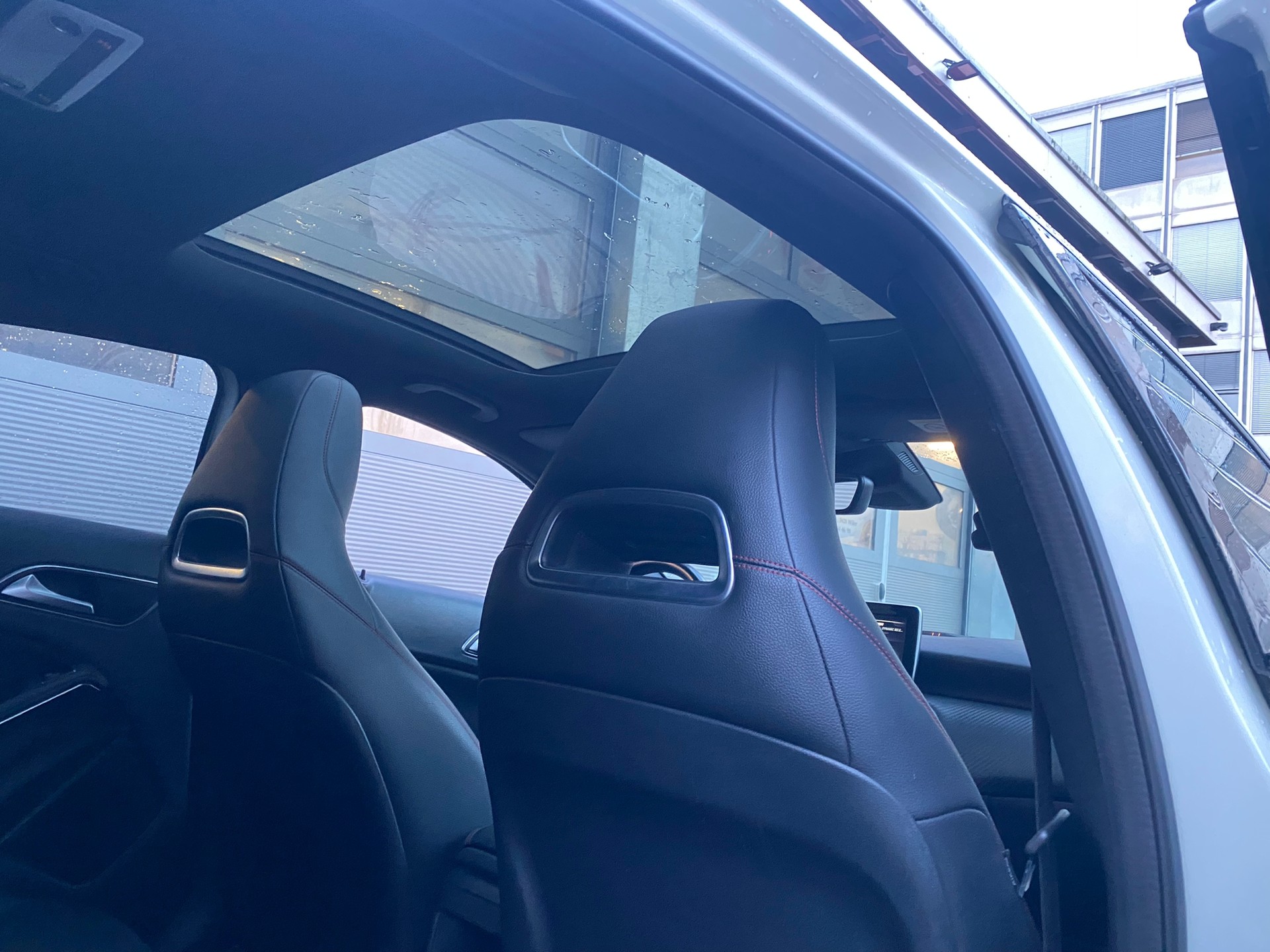 MERCEDES-BENZ A 180 BlueEfficiency Edition-image-12