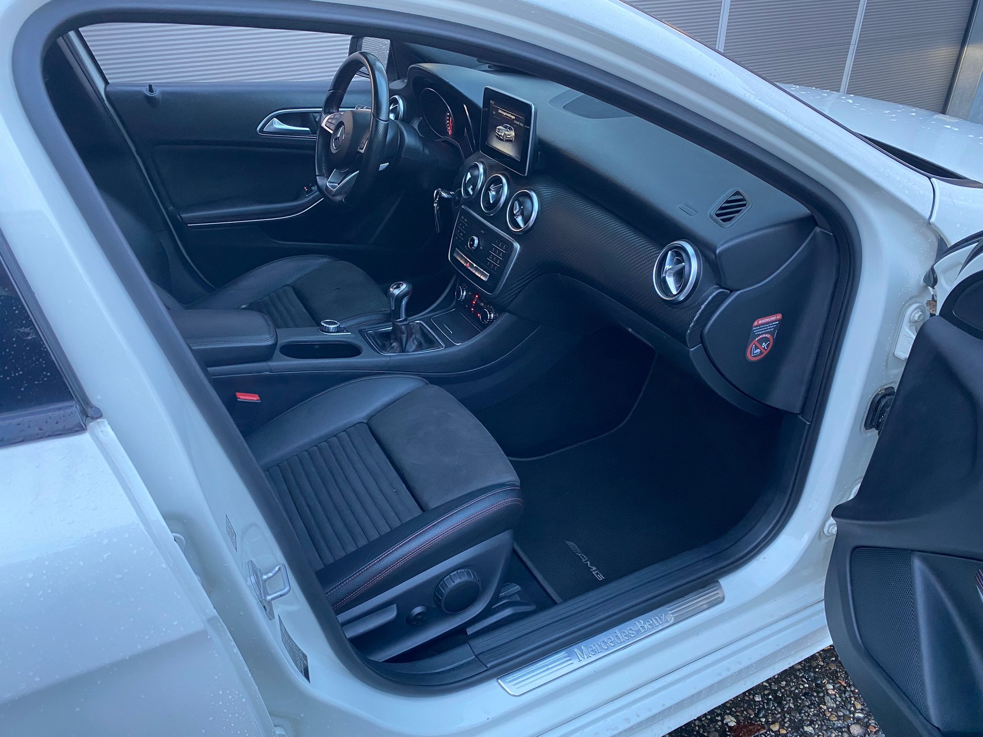 MERCEDES-BENZ A 180 BlueEfficiency Edition-image-10