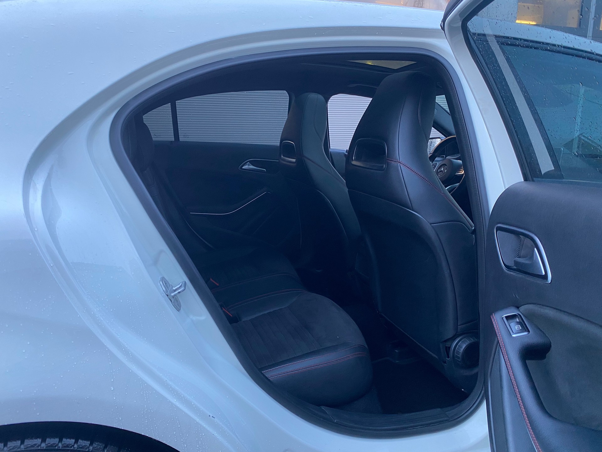 MERCEDES-BENZ A 180 BlueEfficiency Edition-image-11