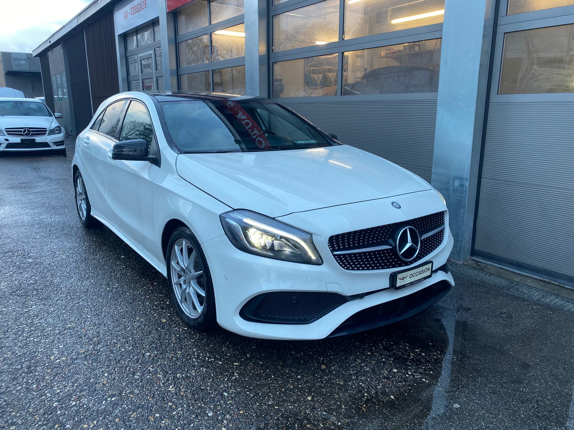 MERCEDES-BENZ A 180 BlueEfficiency Edition-image-2