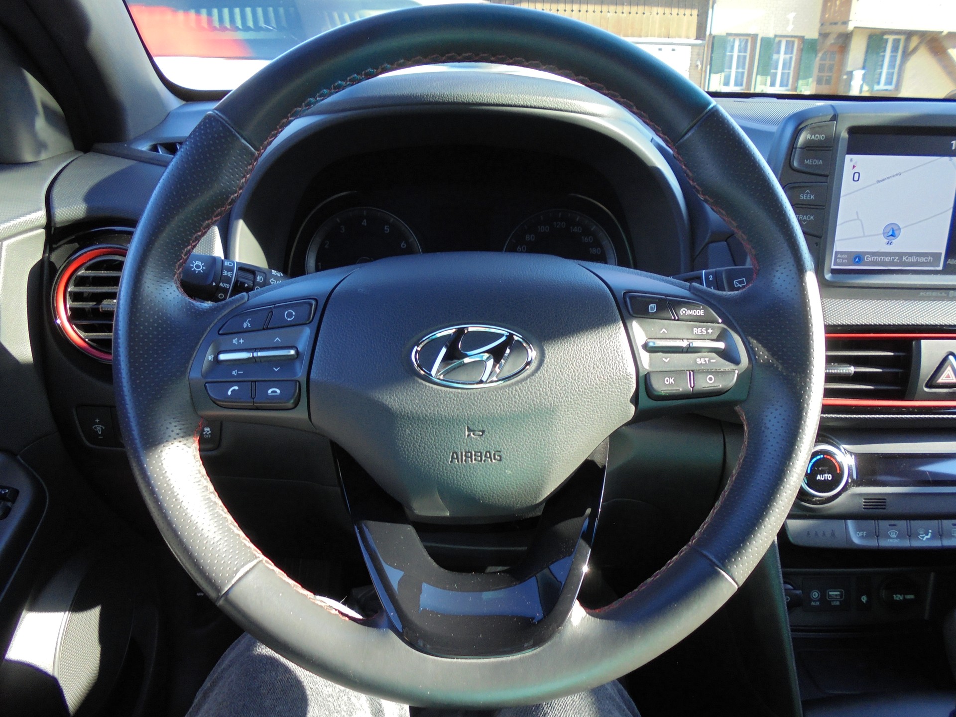 HYUNDAI Kona 1.0 T-GDi Amplia 2WD-image-9