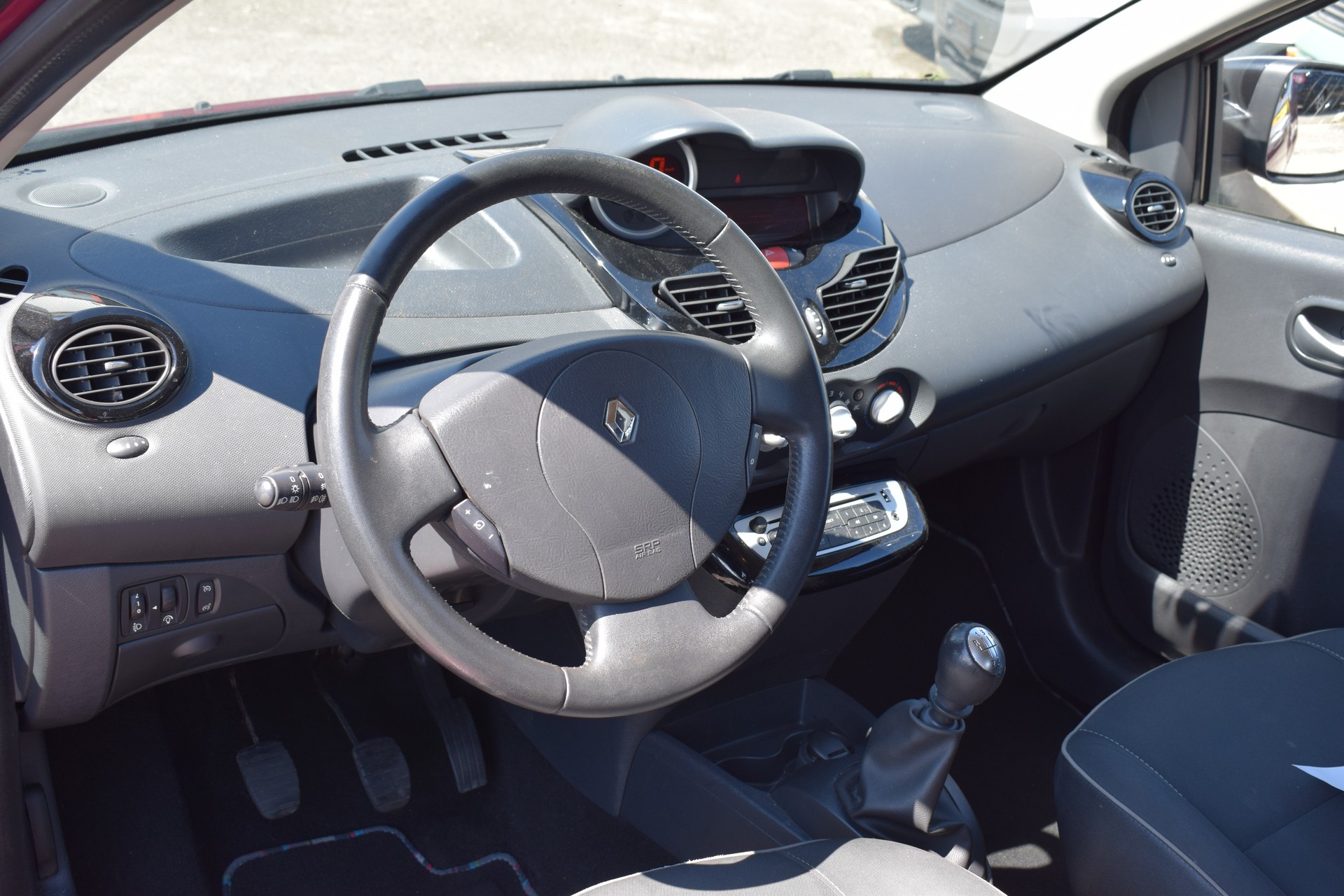 RENAULT Twingo 1.2 16V Night & Day-image-4