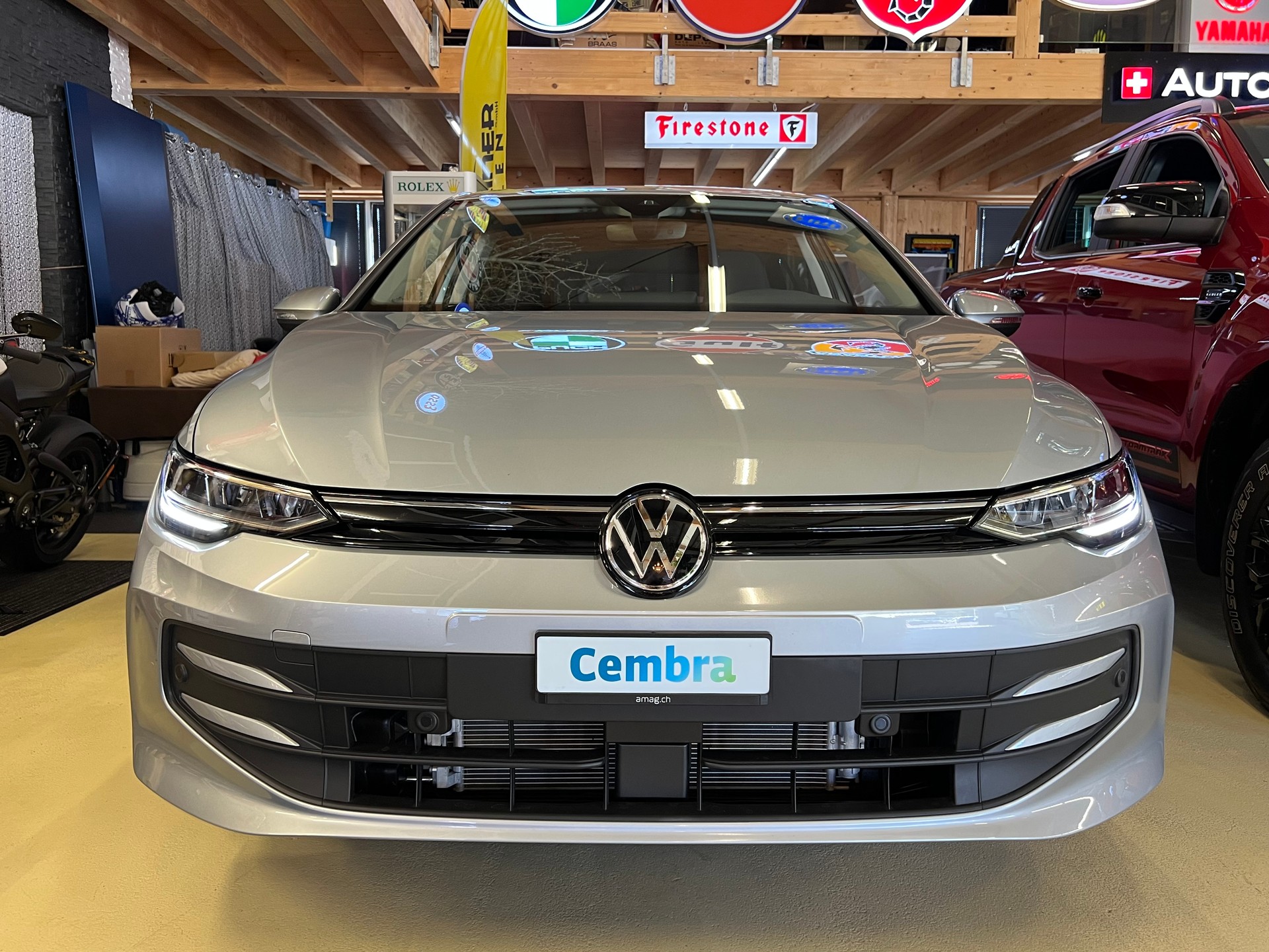 VW NEUSTES MODEL: GOLF 1.5 E TSI MHEV LIFE DSG. CH WAGEN. MIT AMAG VOLLGARANTIE. KM 2`300. NEUE 18" RÄDER ALU.