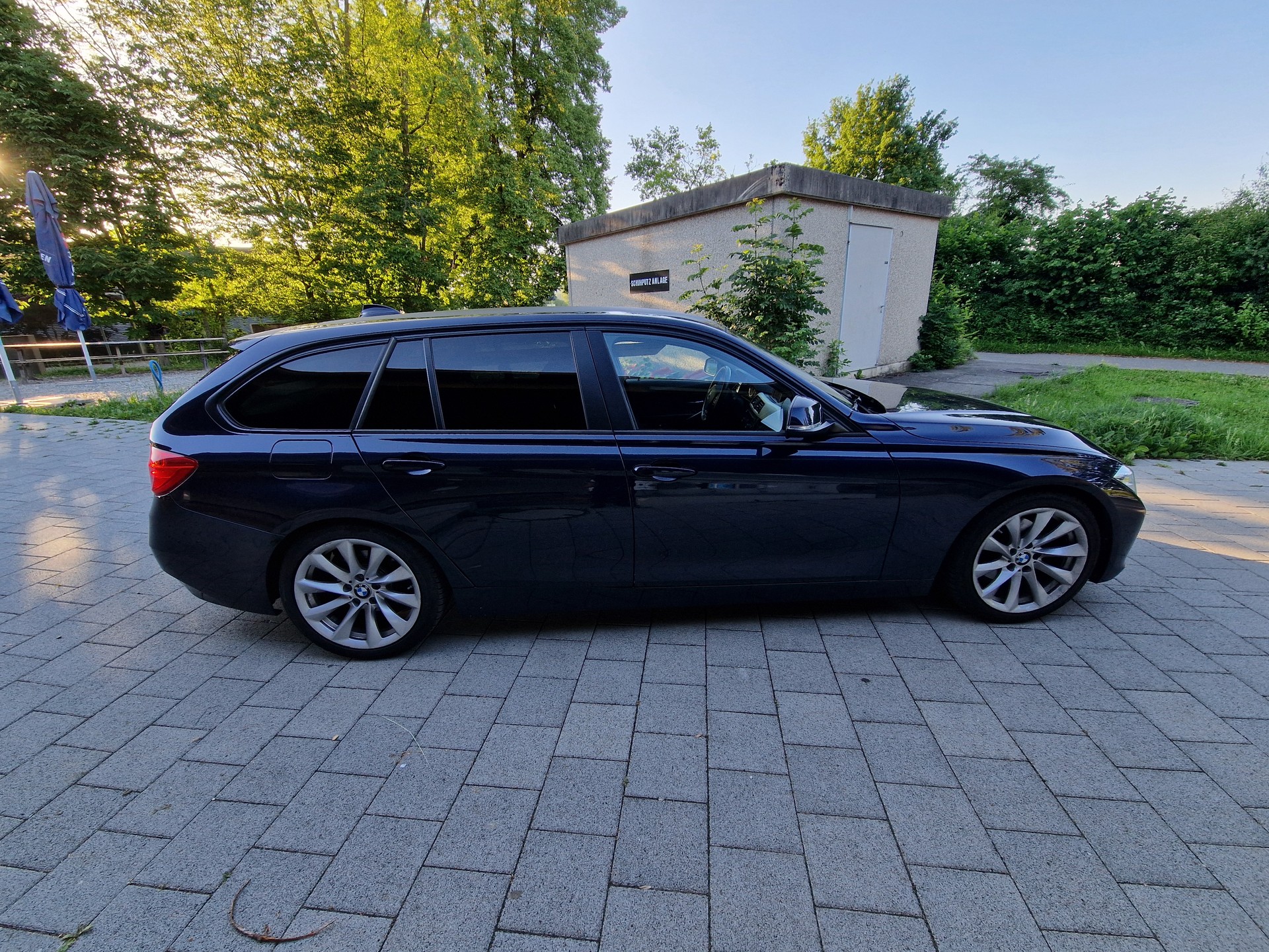 BMW 320d xDrive Touring Sport-image-1