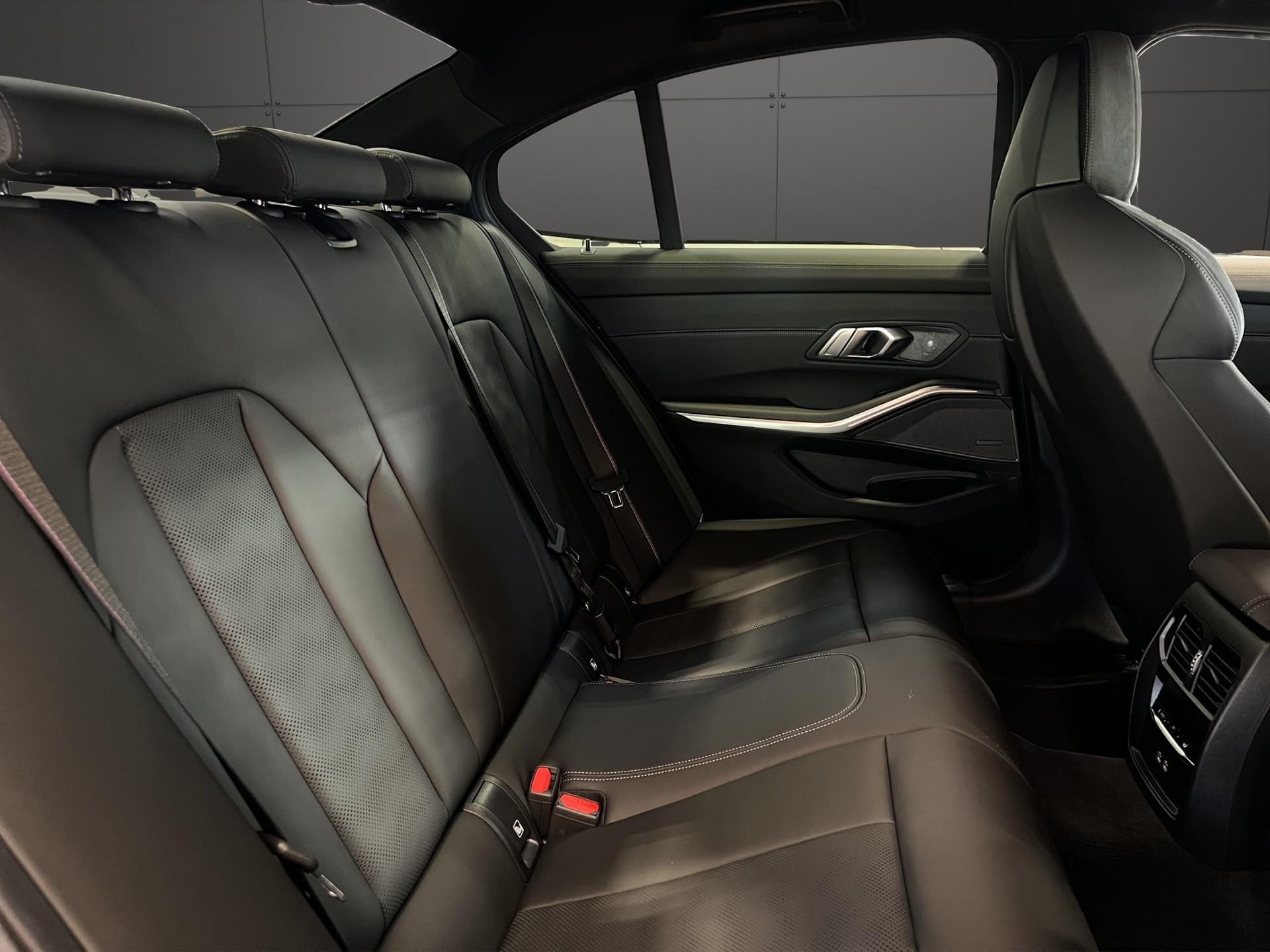 BMW M3 Competition xDrive-image-19