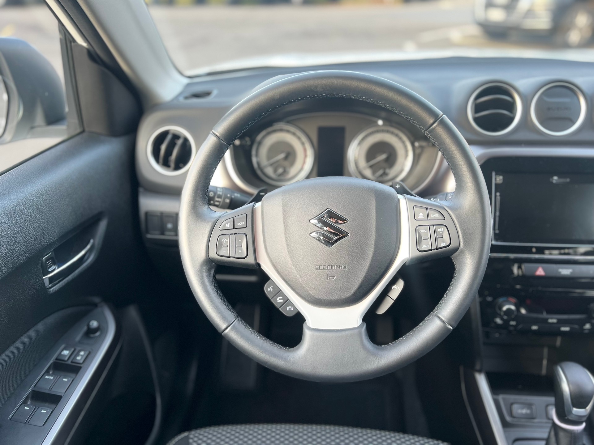 SUZUKI Vitara 1.5 Hybrid Piz Sulai 4x4 AGS-image-15