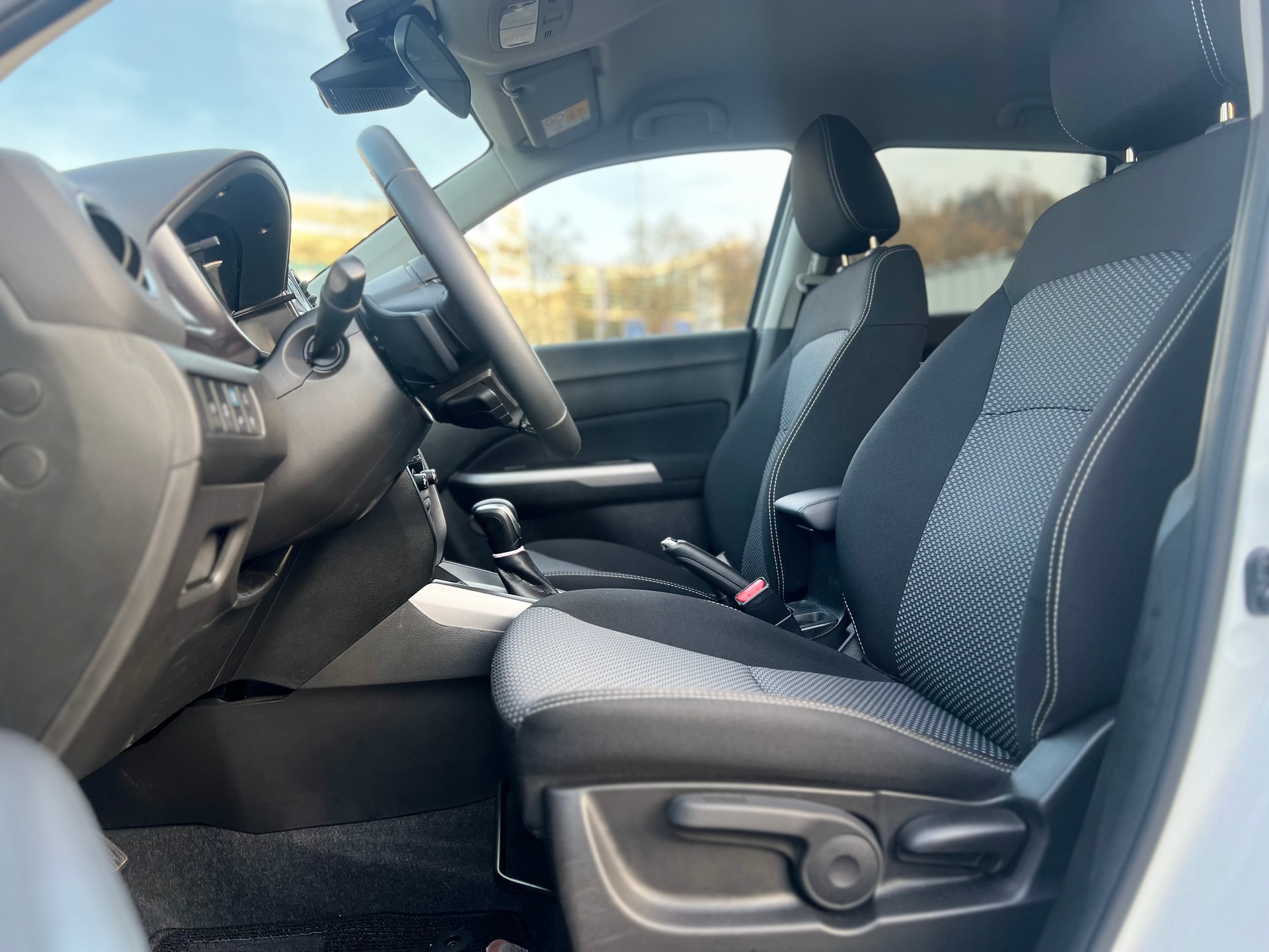 SUZUKI Vitara 1.5 Hybrid Piz Sulai 4x4 AGS-image-11