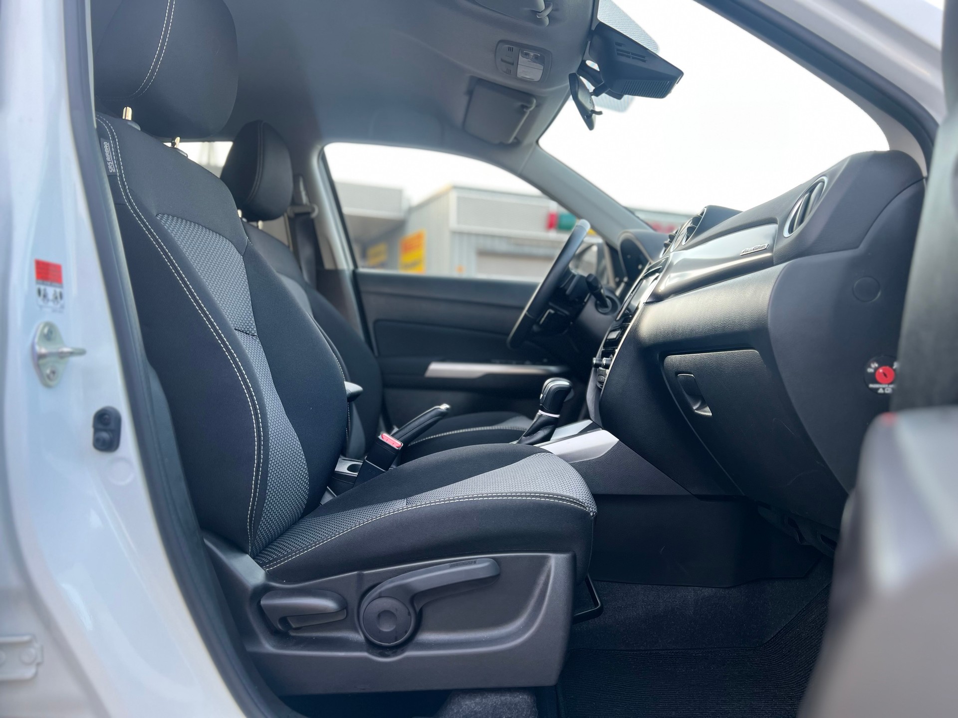 SUZUKI Vitara 1.5 Hybrid Piz Sulai 4x4 AGS-image-12