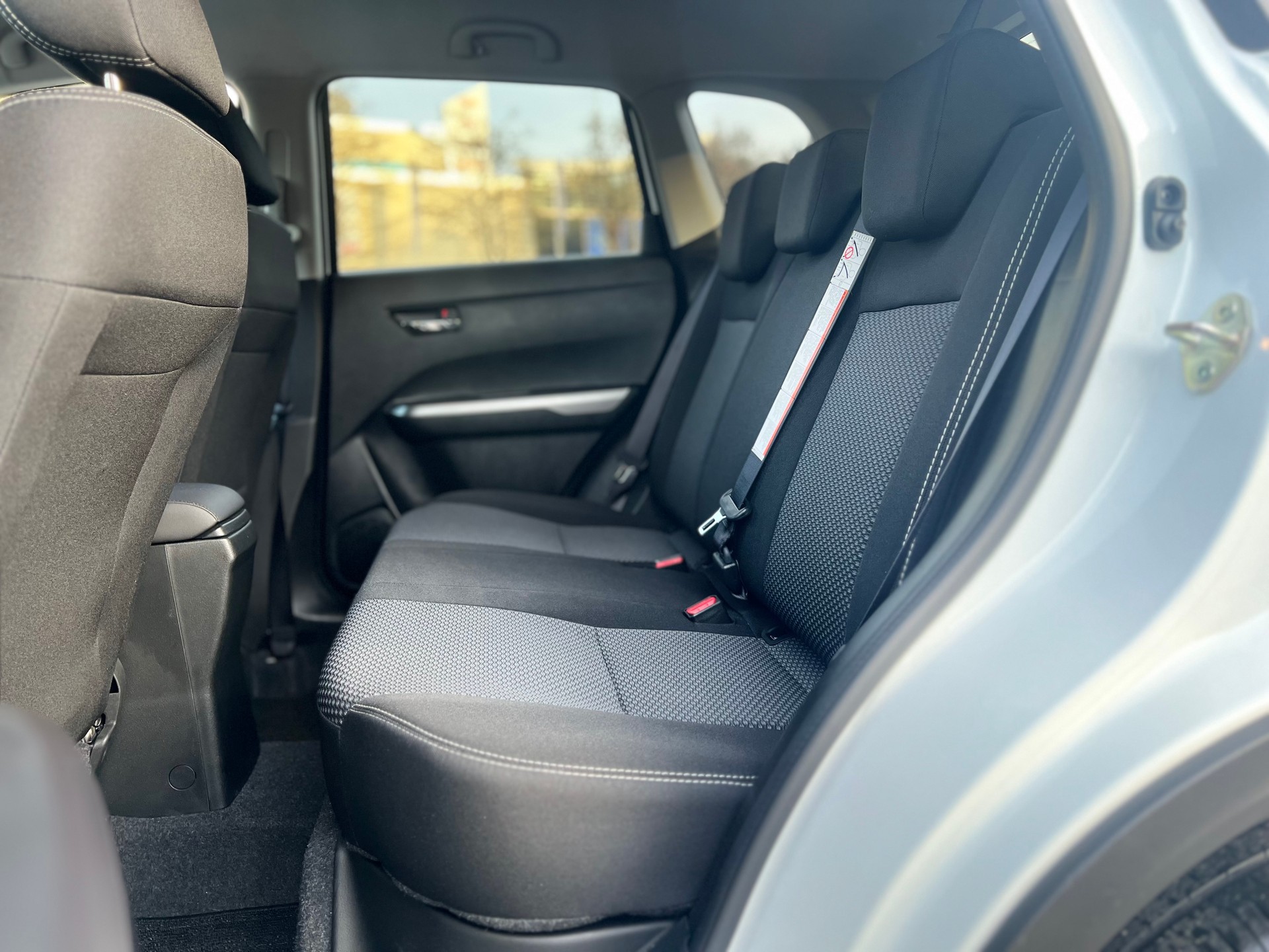 SUZUKI Vitara 1.5 Hybrid Piz Sulai 4x4 AGS-image-14