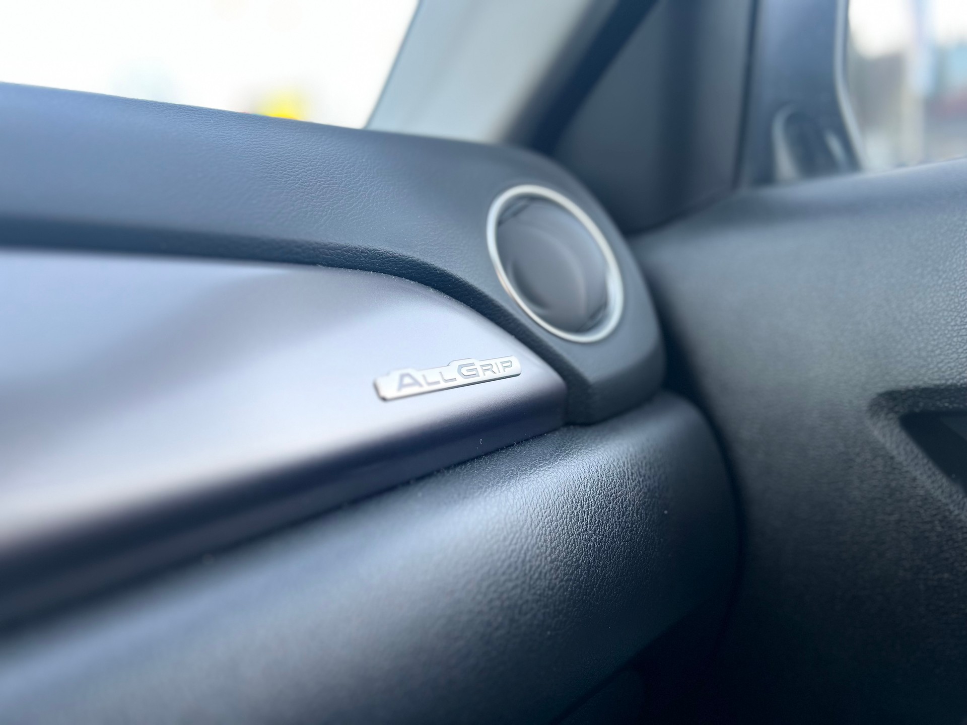 SUZUKI Vitara 1.5 Hybrid Piz Sulai 4x4 AGS-image-17