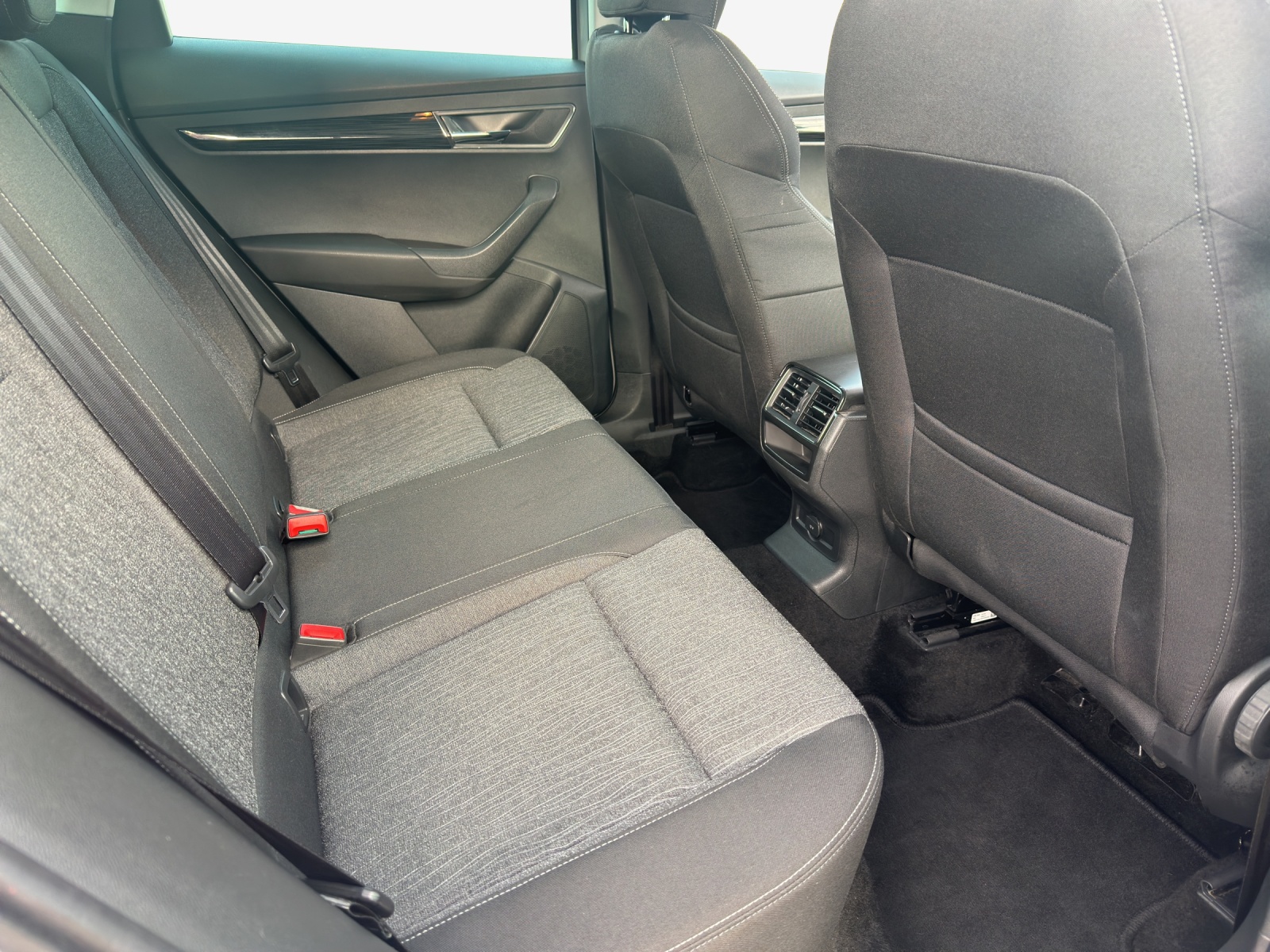 SKODA Karoq 2.0 TDI CR Style 4x4 DSG-image-12