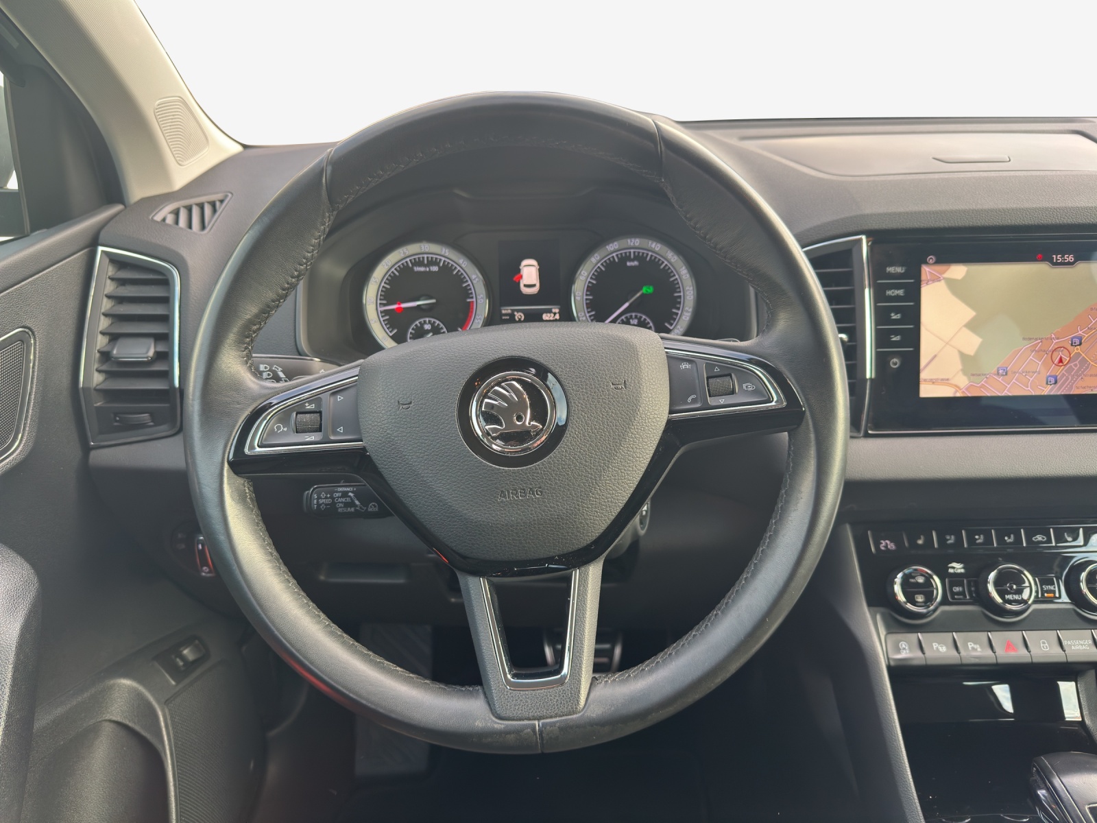 SKODA Karoq 2.0 TDI CR Style 4x4 DSG-image-8