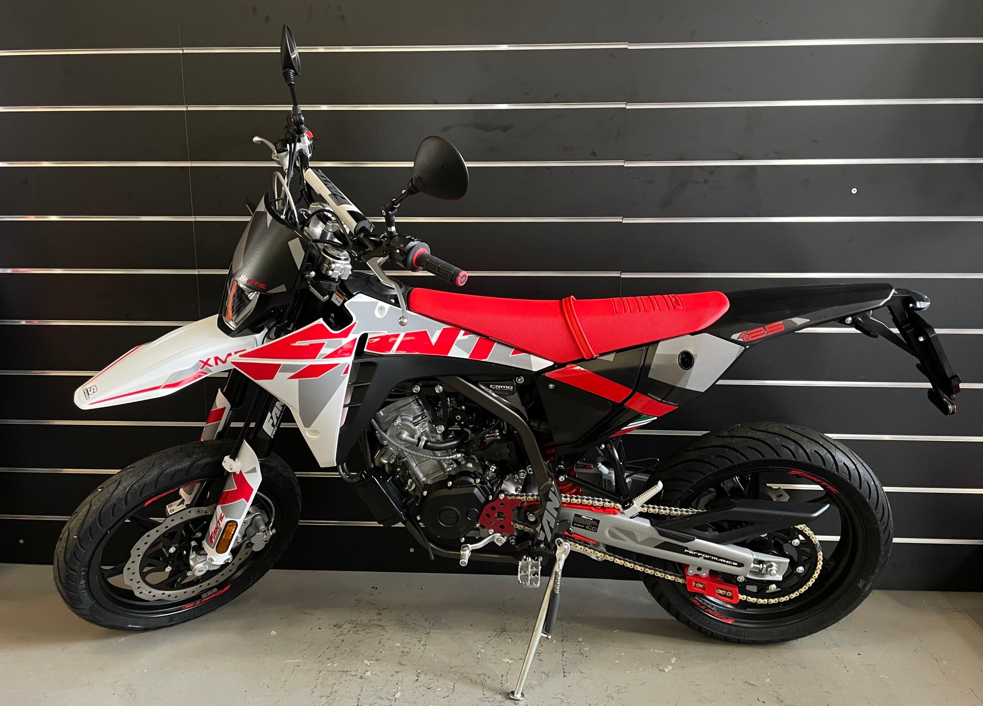 FANTIC XMF 125 Performance-showroom-element-1