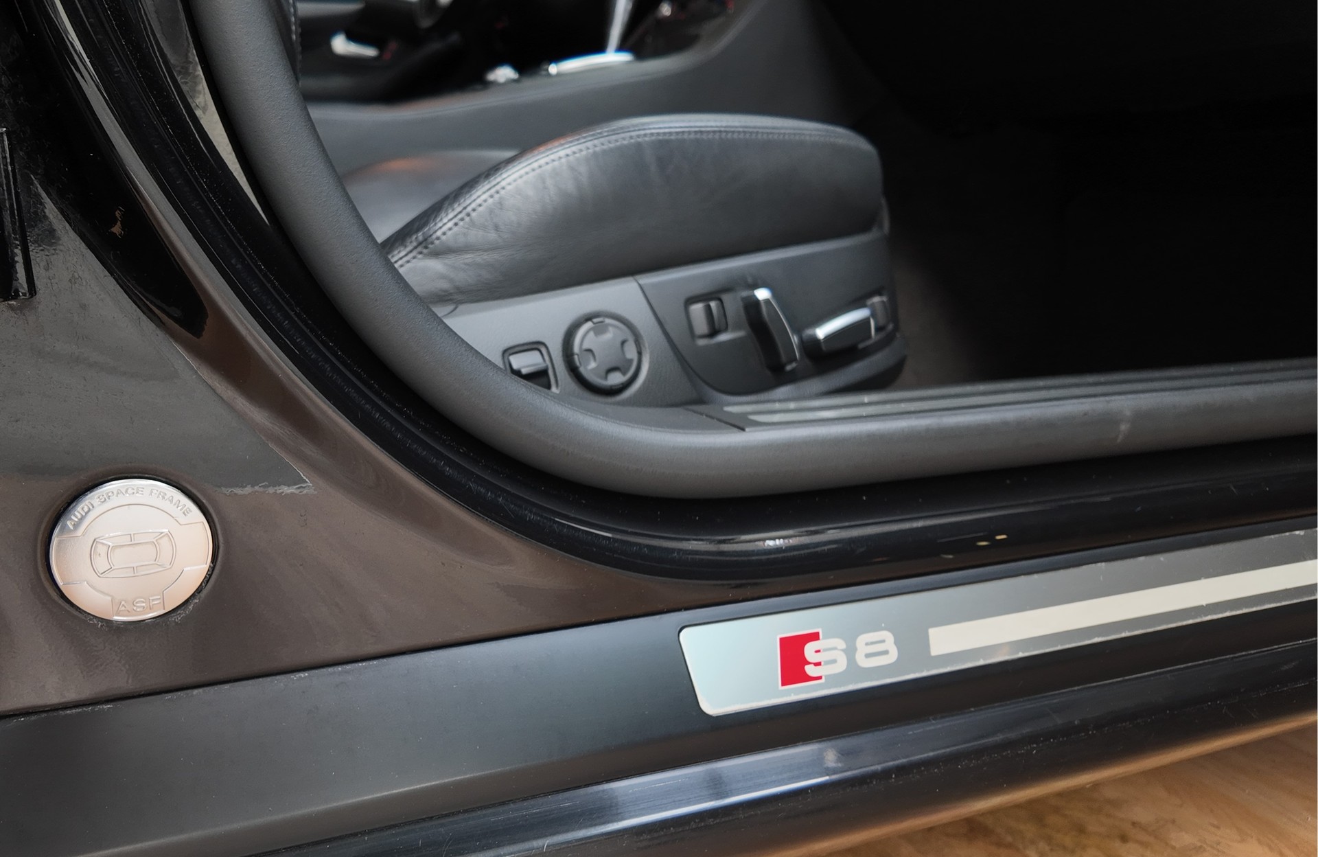 AUDI S8 5.2 V10 quattro tiptronic-image-9