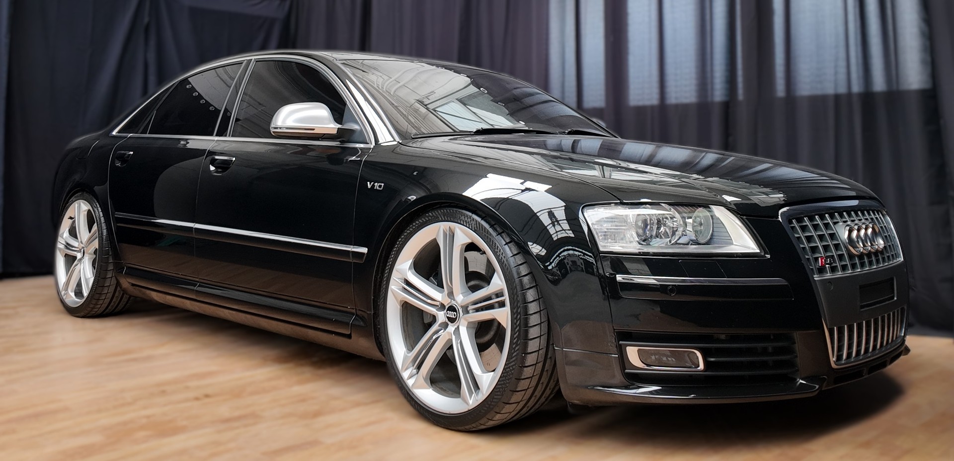 AUDI S8 5.2 V10 quattro tiptronic-image-1