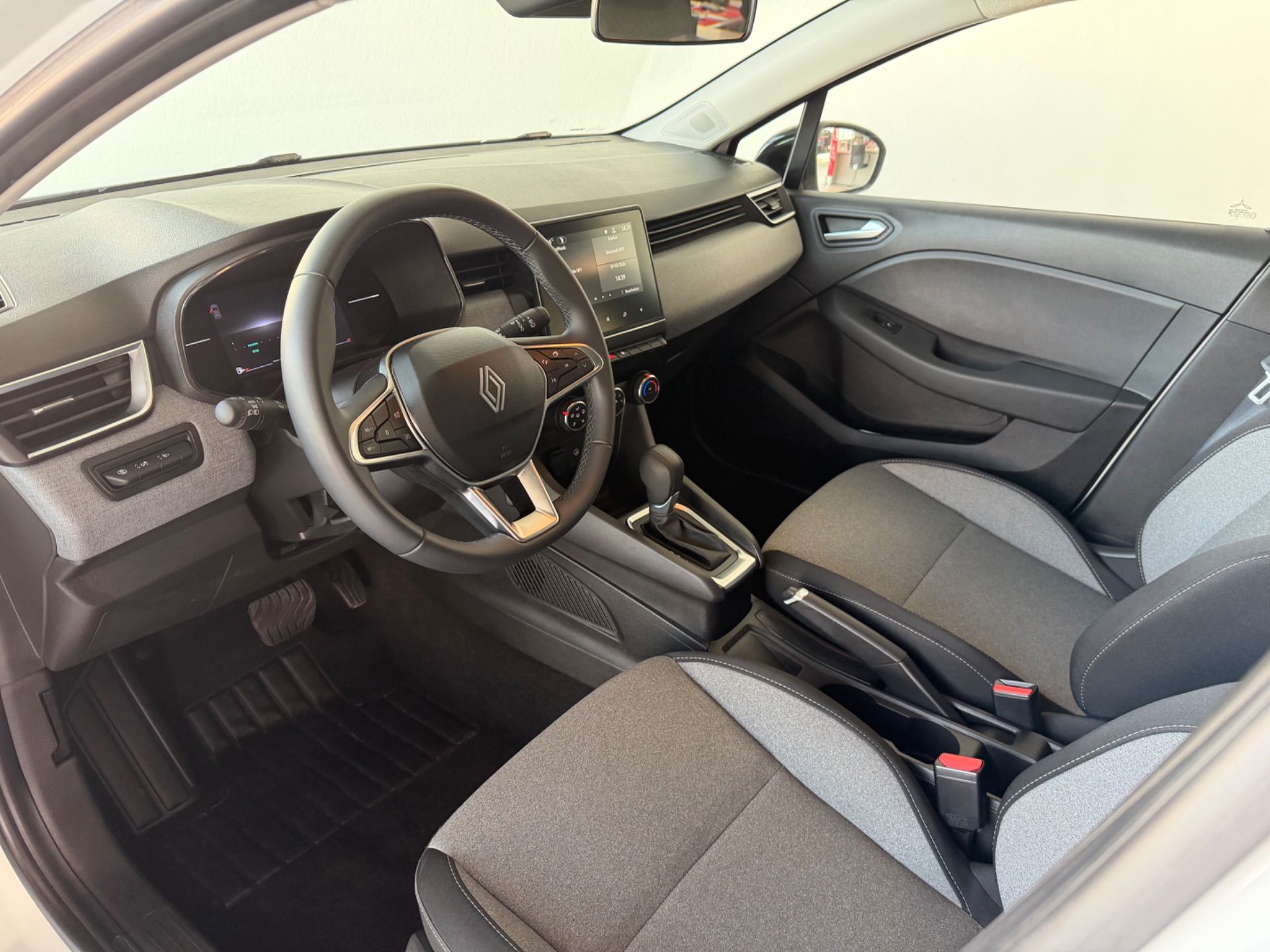 RENAULT Clio 1.0 Evolution-image-8