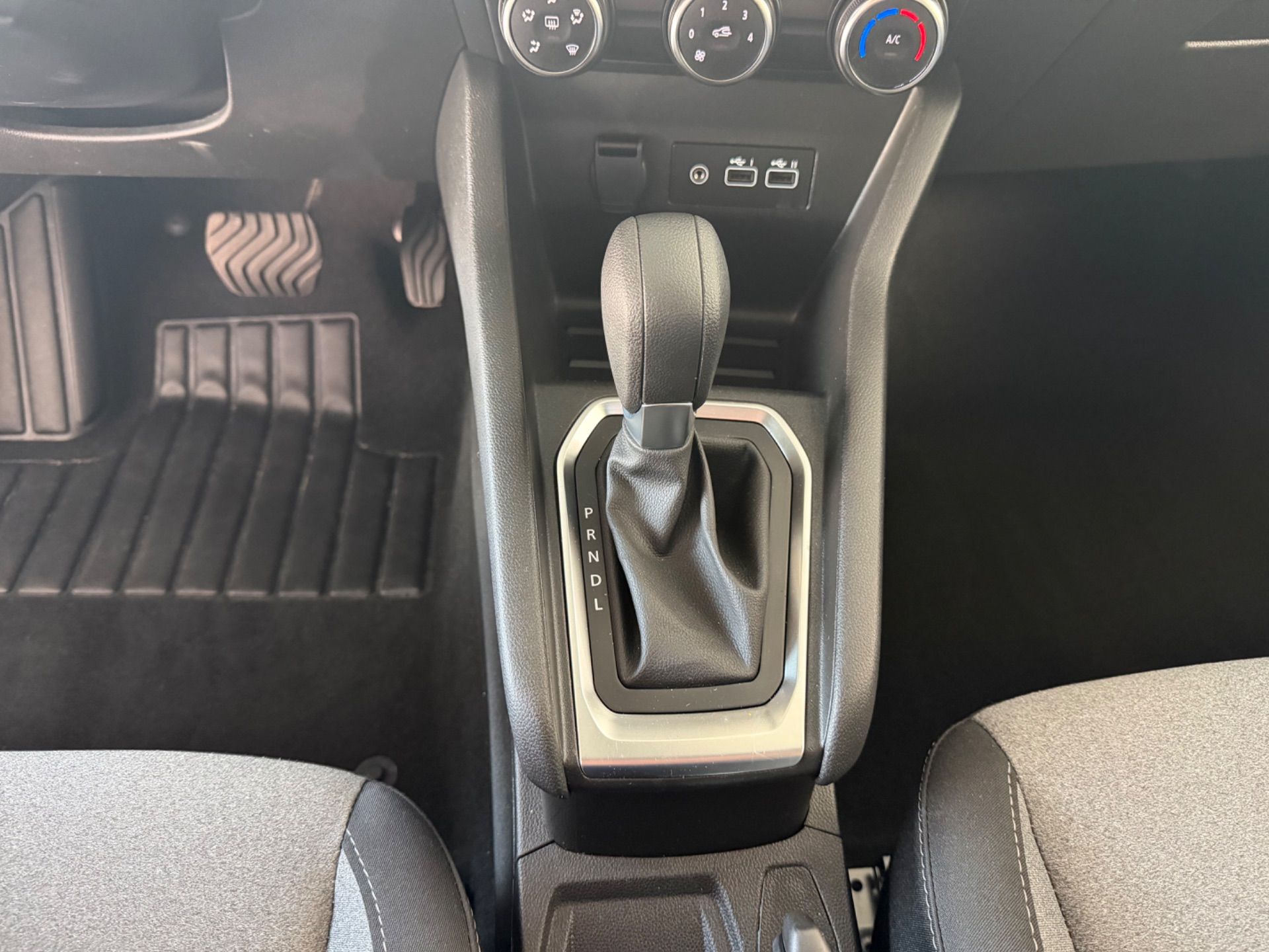 RENAULT Clio 1.0 Evolution-image-13
