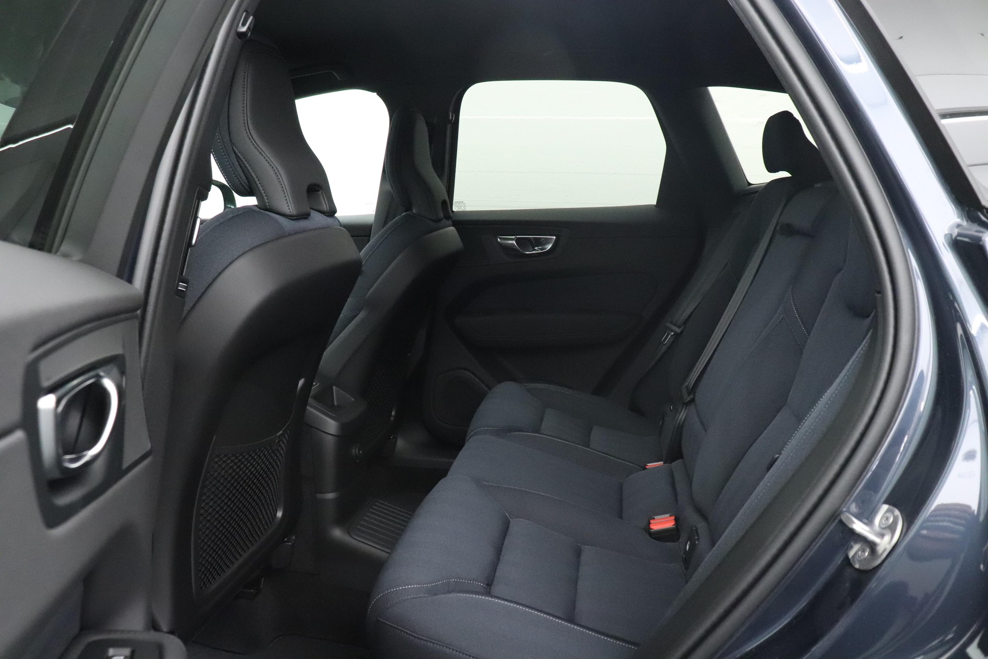 VOLVO XC60 2.0 T6 TE Plus Dark eAWD-image-5