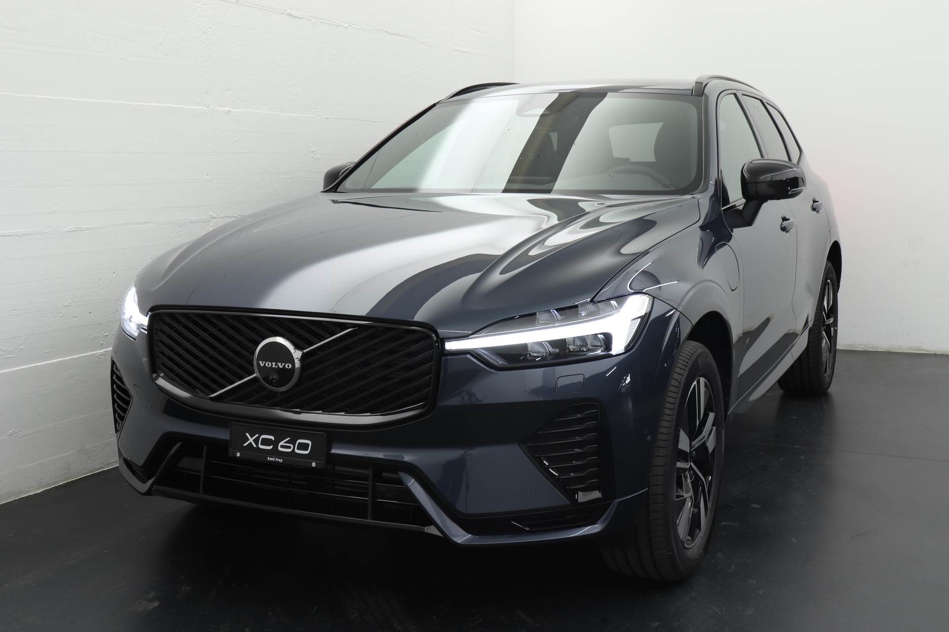 VOLVO XC60 2.0 T6 TE Plus Dark eAWD-image-0