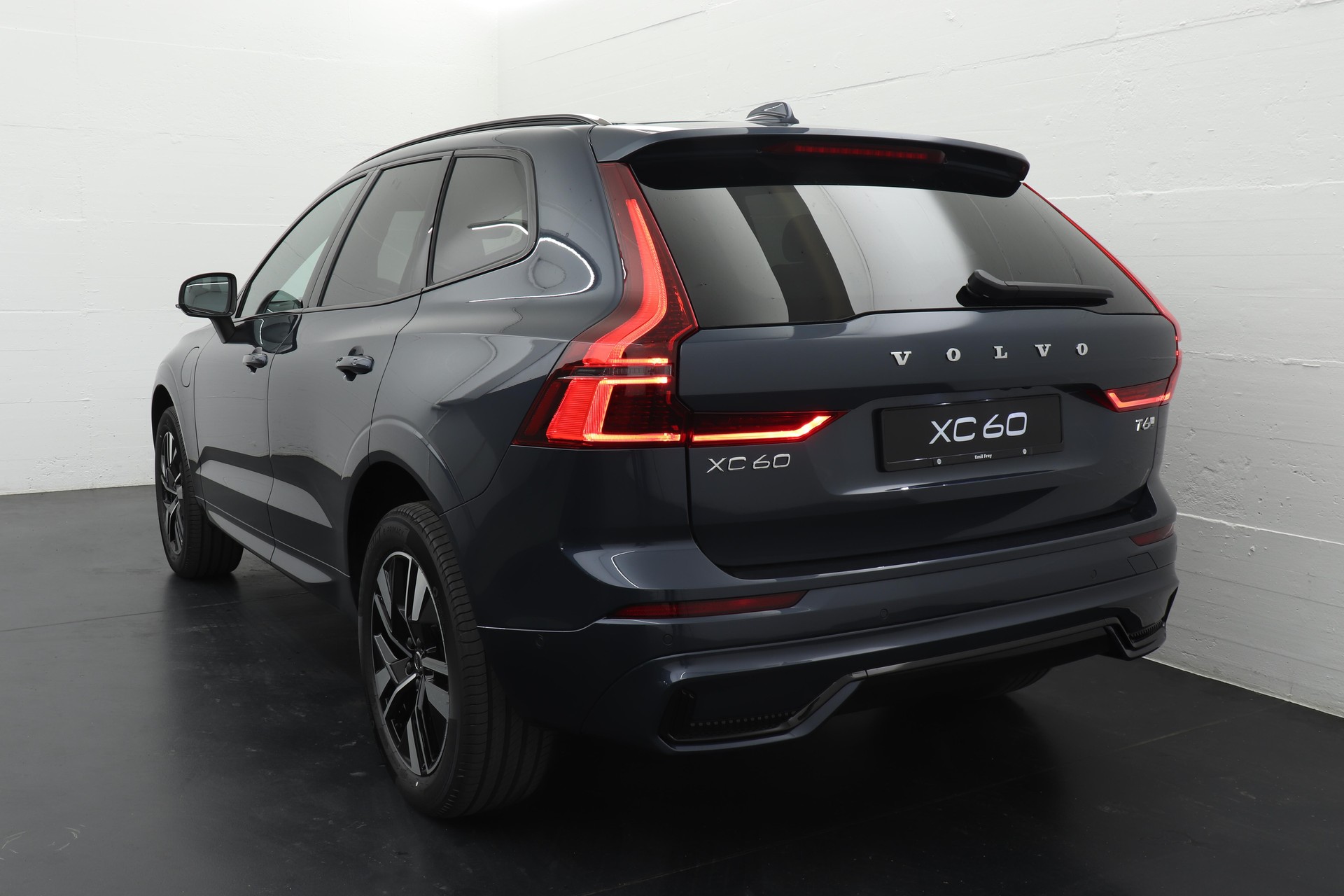 VOLVO XC60 2.0 T6 TE Plus Dark eAWD-image-3