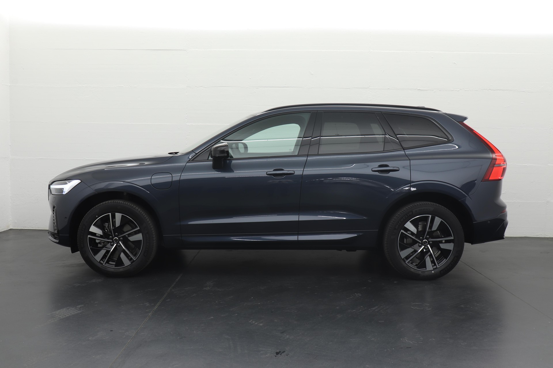 VOLVO XC60 2.0 T6 TE Plus Dark eAWD-image-2