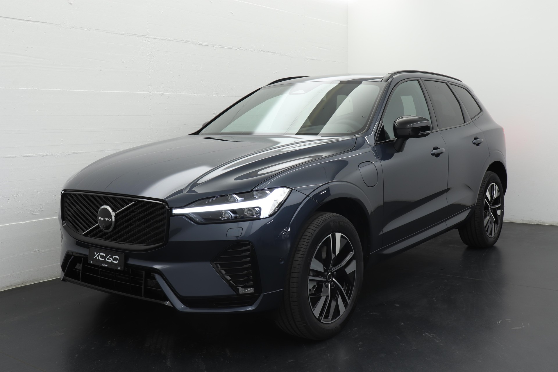 VOLVO XC60 2.0 T6 TE Plus Dark eAWD-image-1