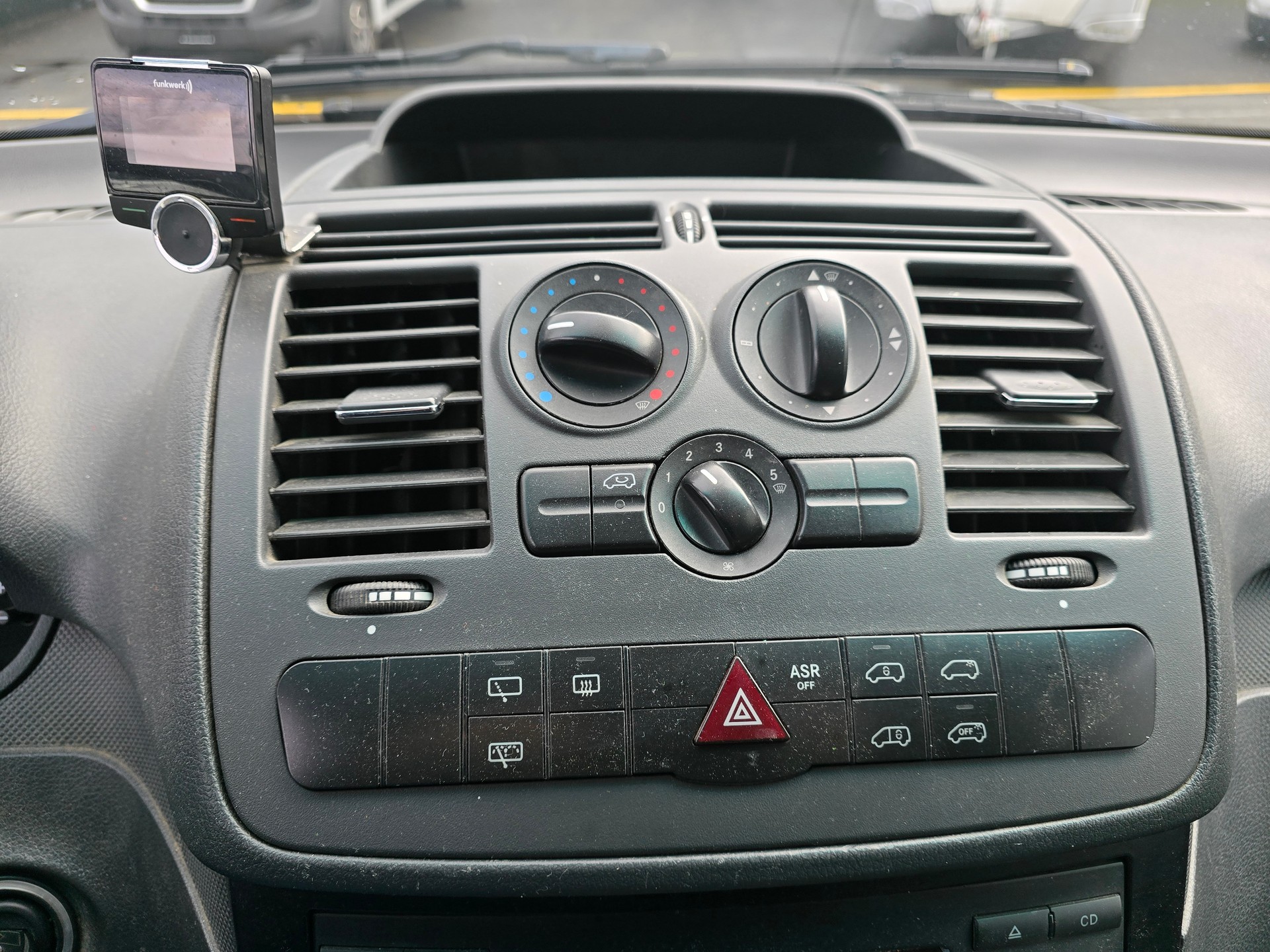 MERCEDES-BENZ Vito 113 CDI Allrad Automatik-image-12