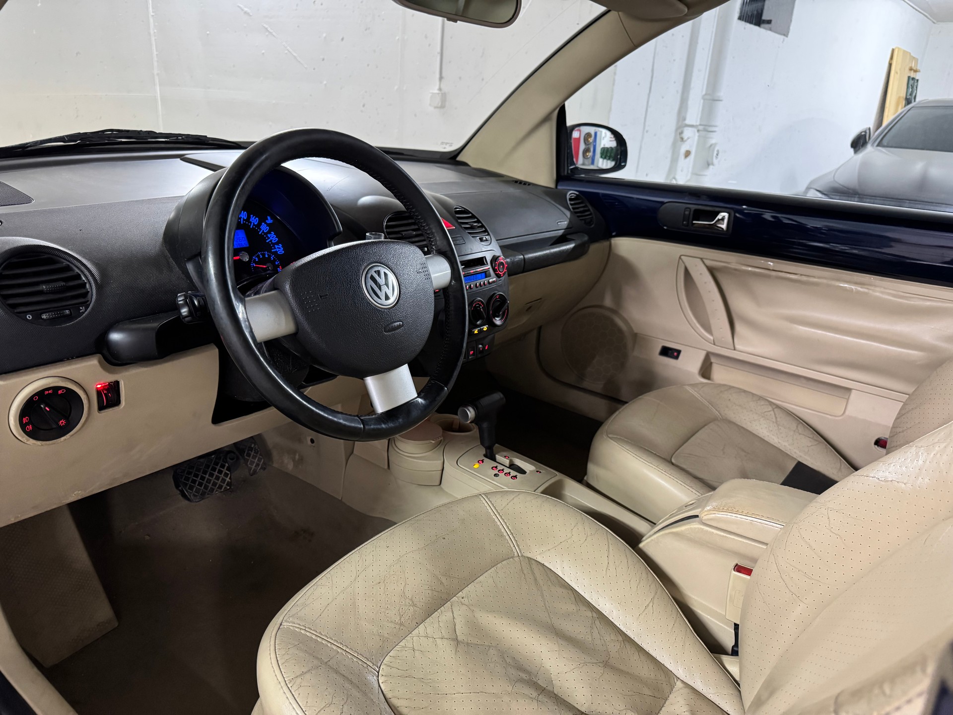 VW Beetle Cabrio 2.0 Automat Tiptronic-image-8