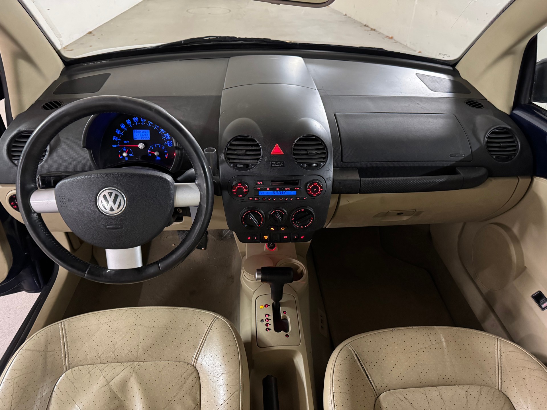 VW Beetle Cabrio 2.0 Automat Tiptronic-image-10