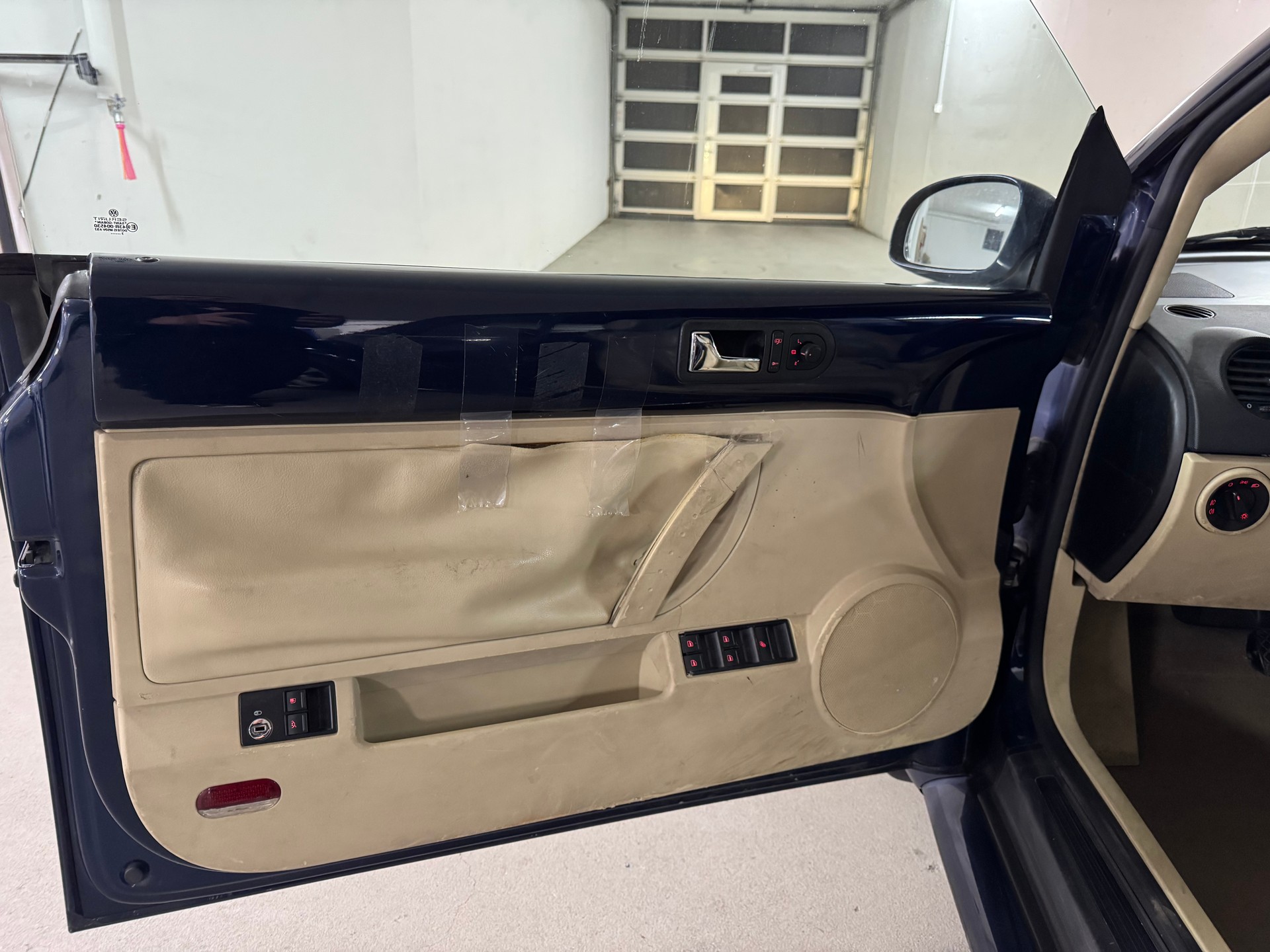 VW Beetle Cabrio 2.0 Automat Tiptronic-image-13