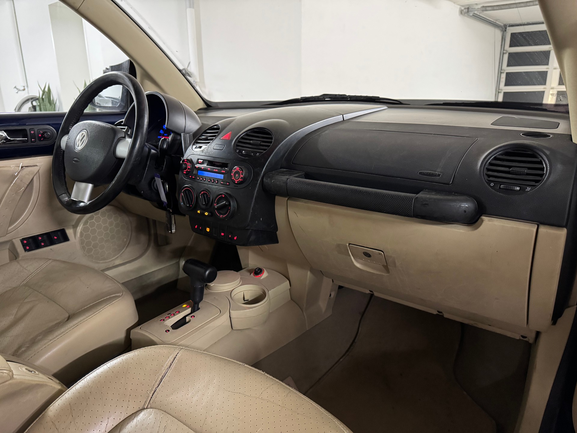 VW Beetle Cabrio 2.0 Automat Tiptronic-image-11