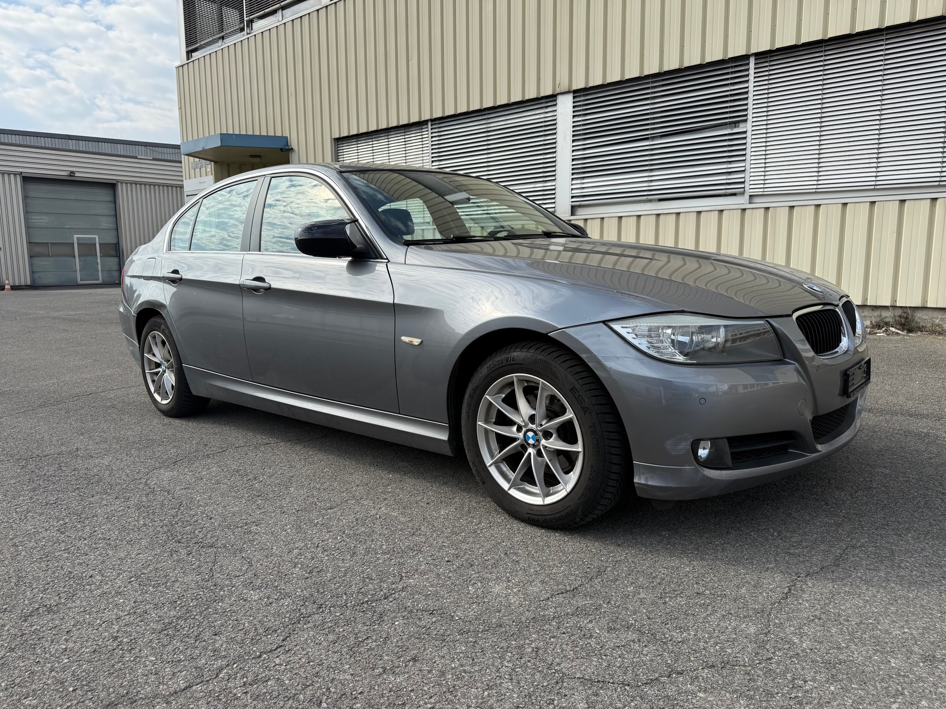 BMW 316i Dynamic Edition-image-1