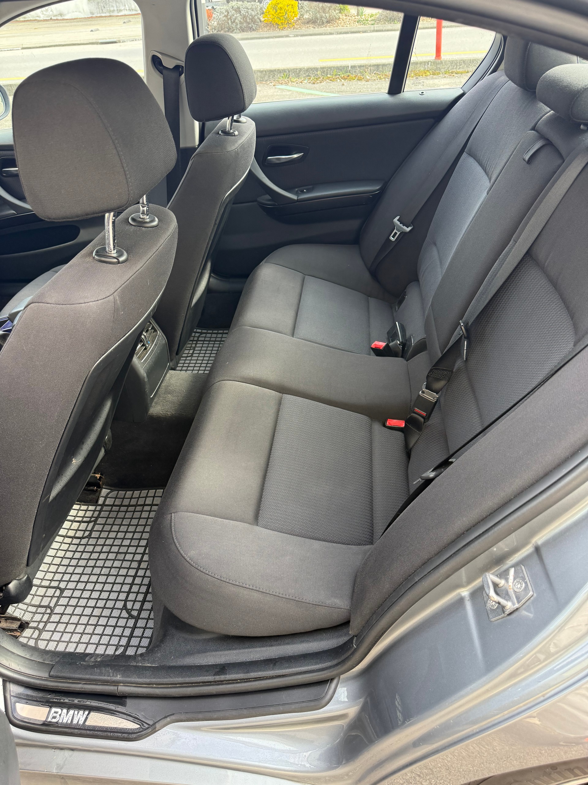 BMW 316i Dynamic Edition-image-9