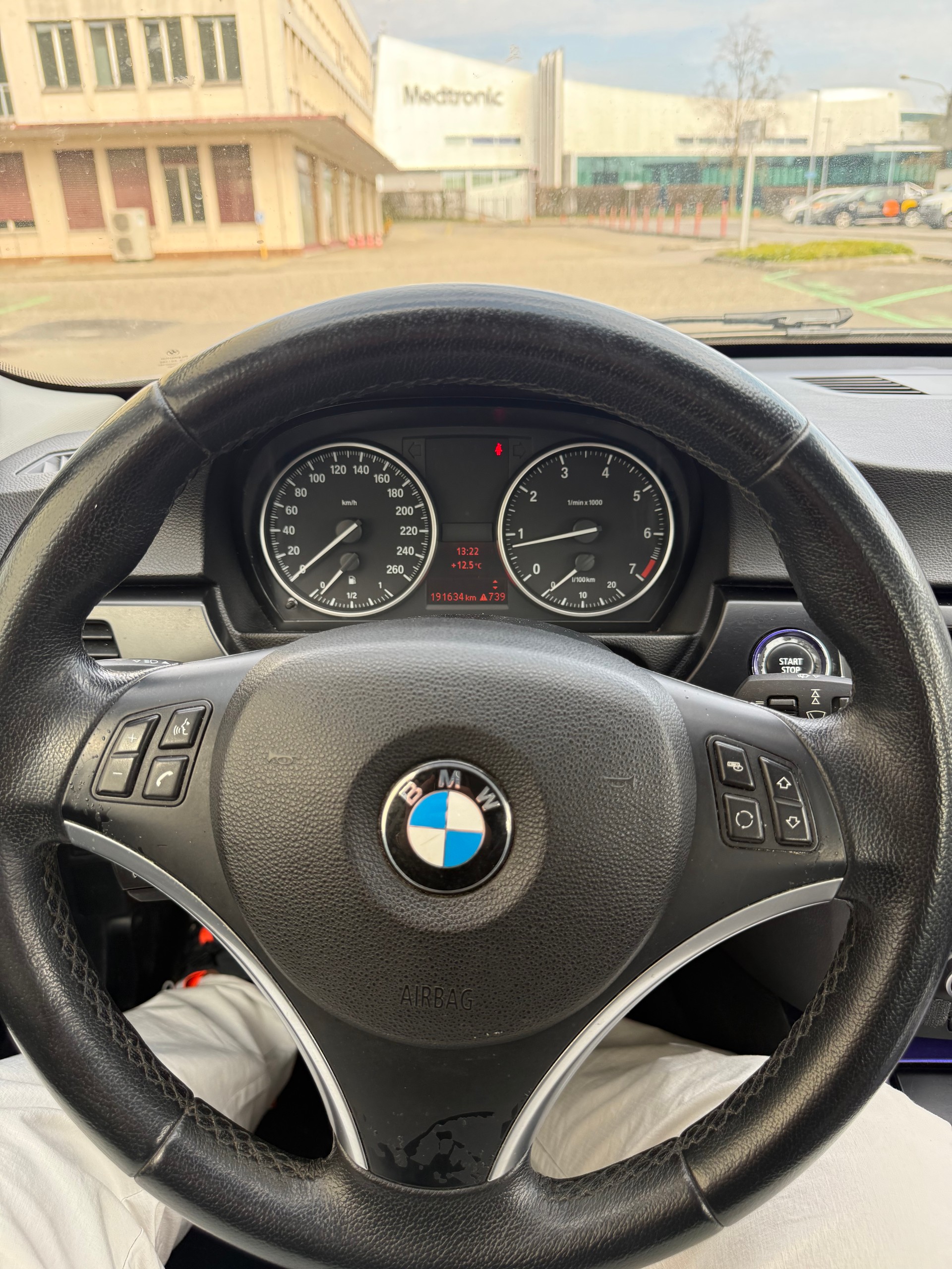 BMW 316i Dynamic Edition-image-7
