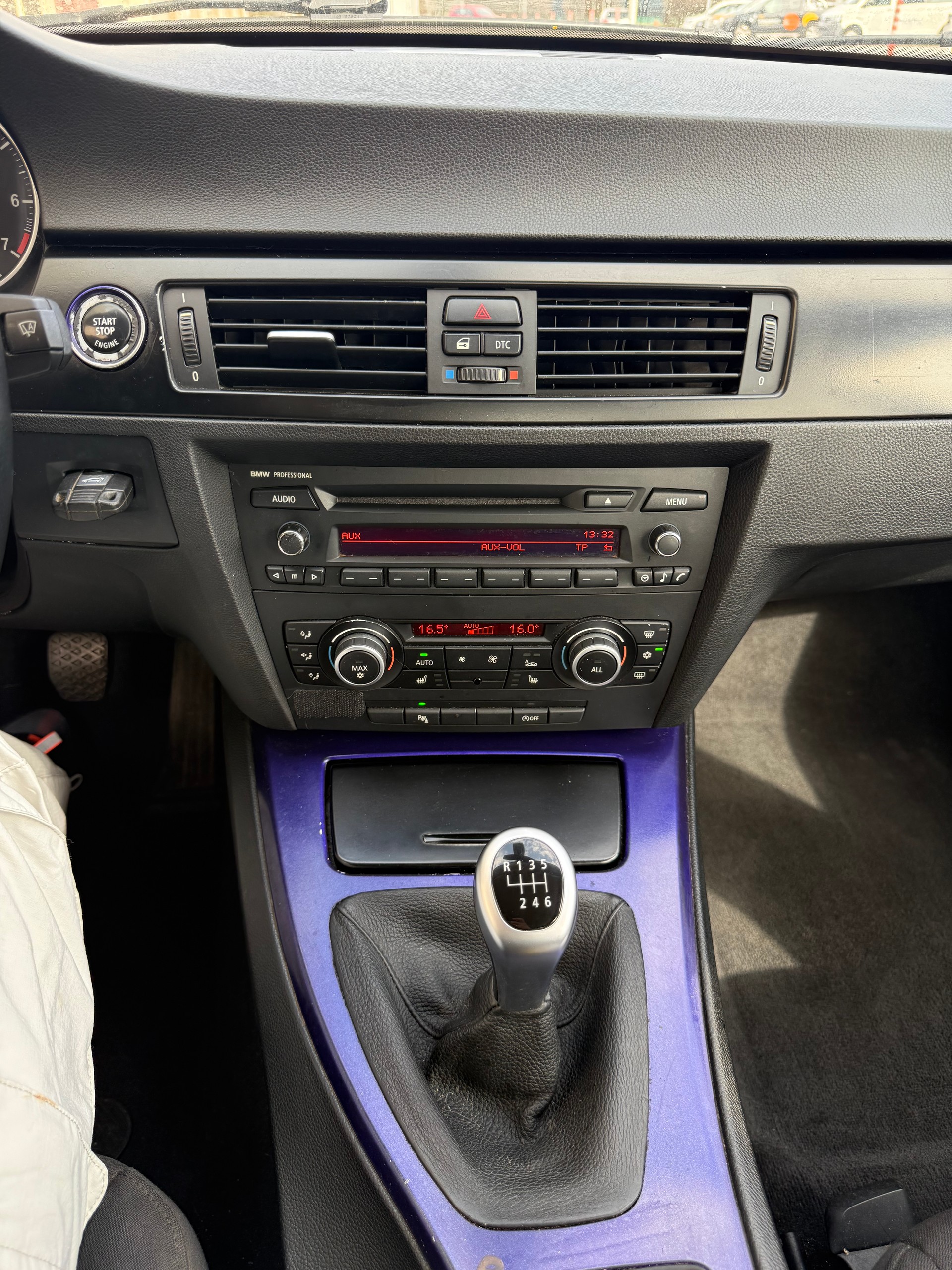 BMW 316i Dynamic Edition-image-11