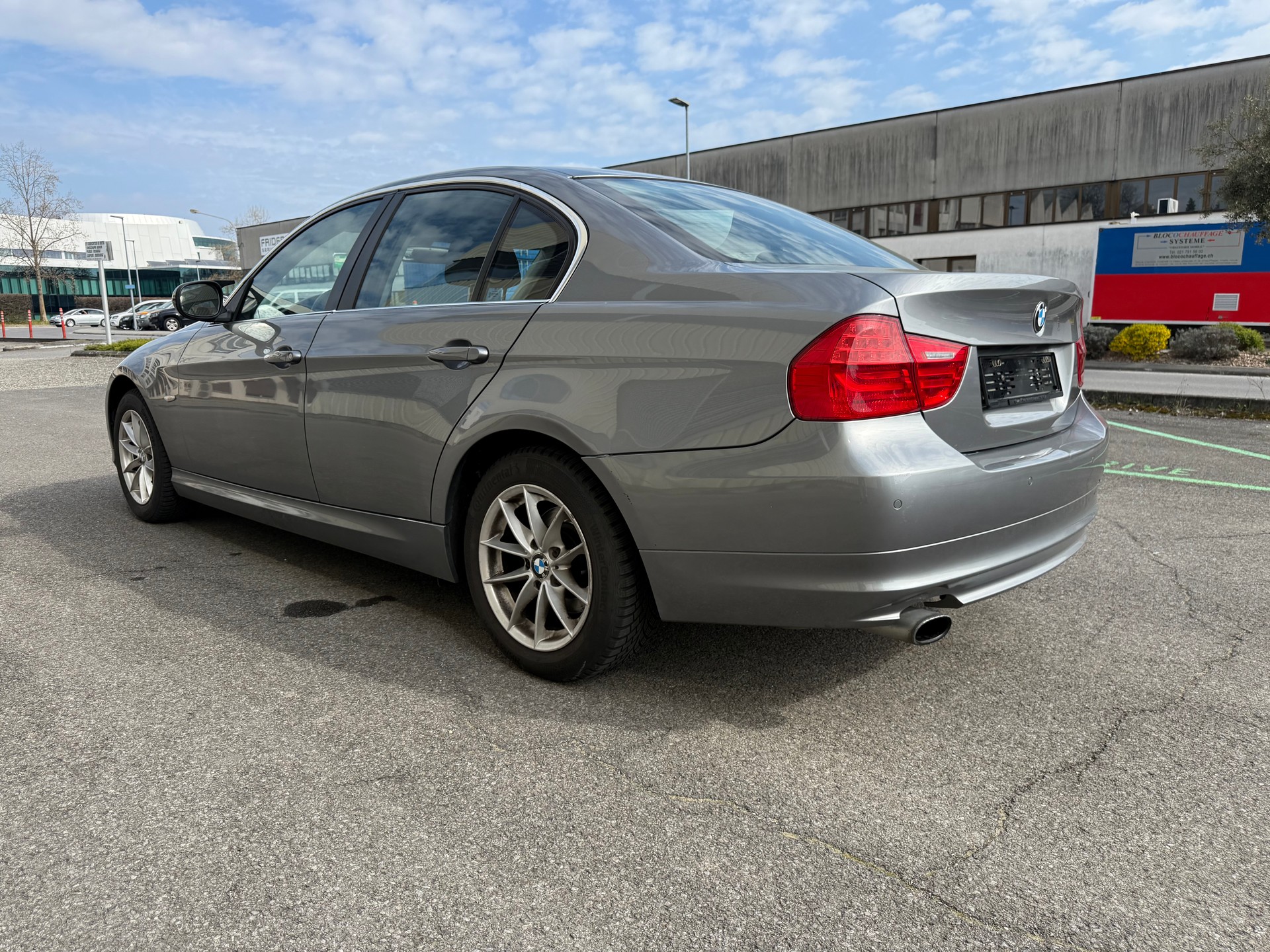 BMW 316i Dynamic Edition-image-3