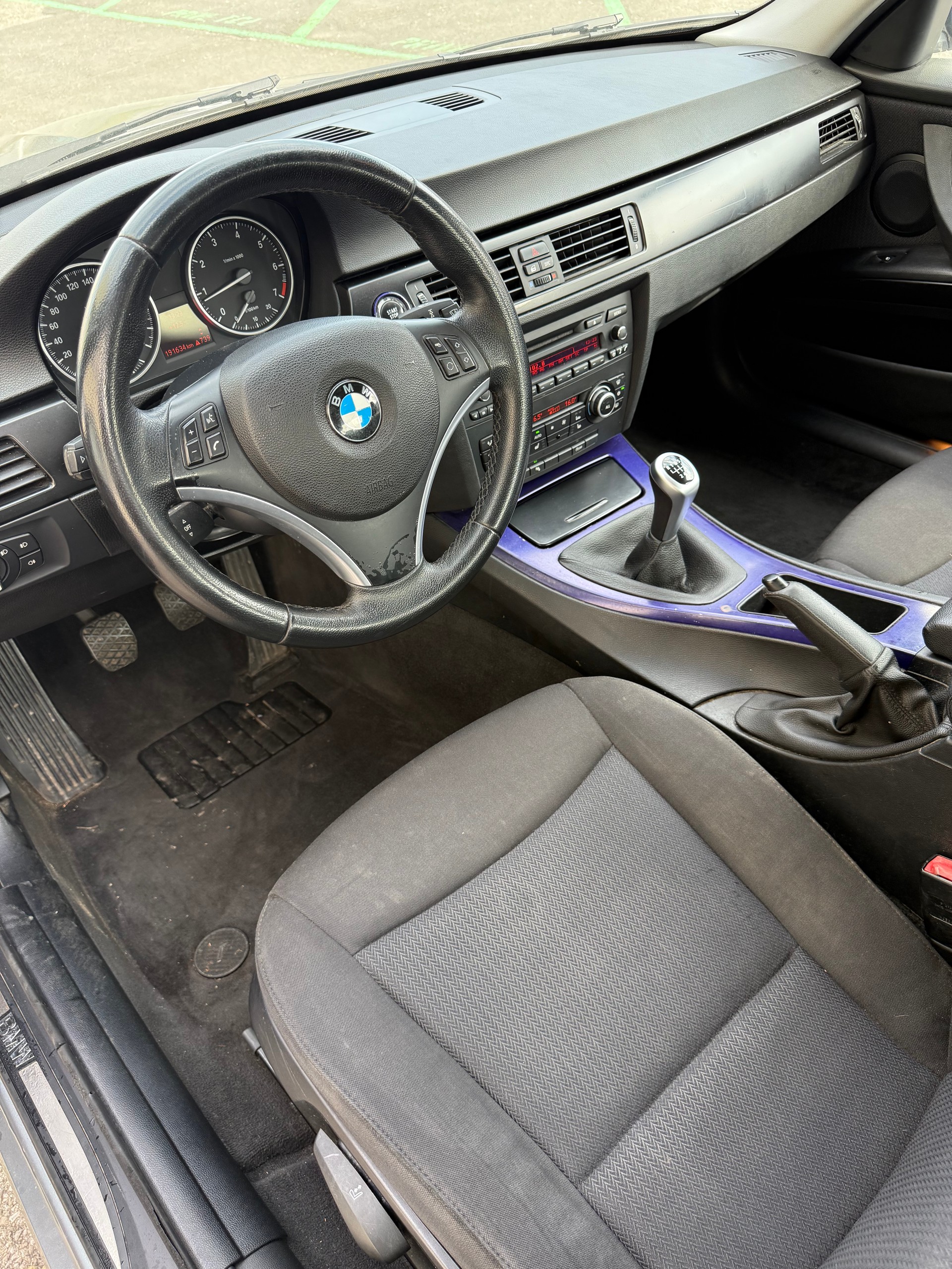 BMW 316i Dynamic Edition-image-8