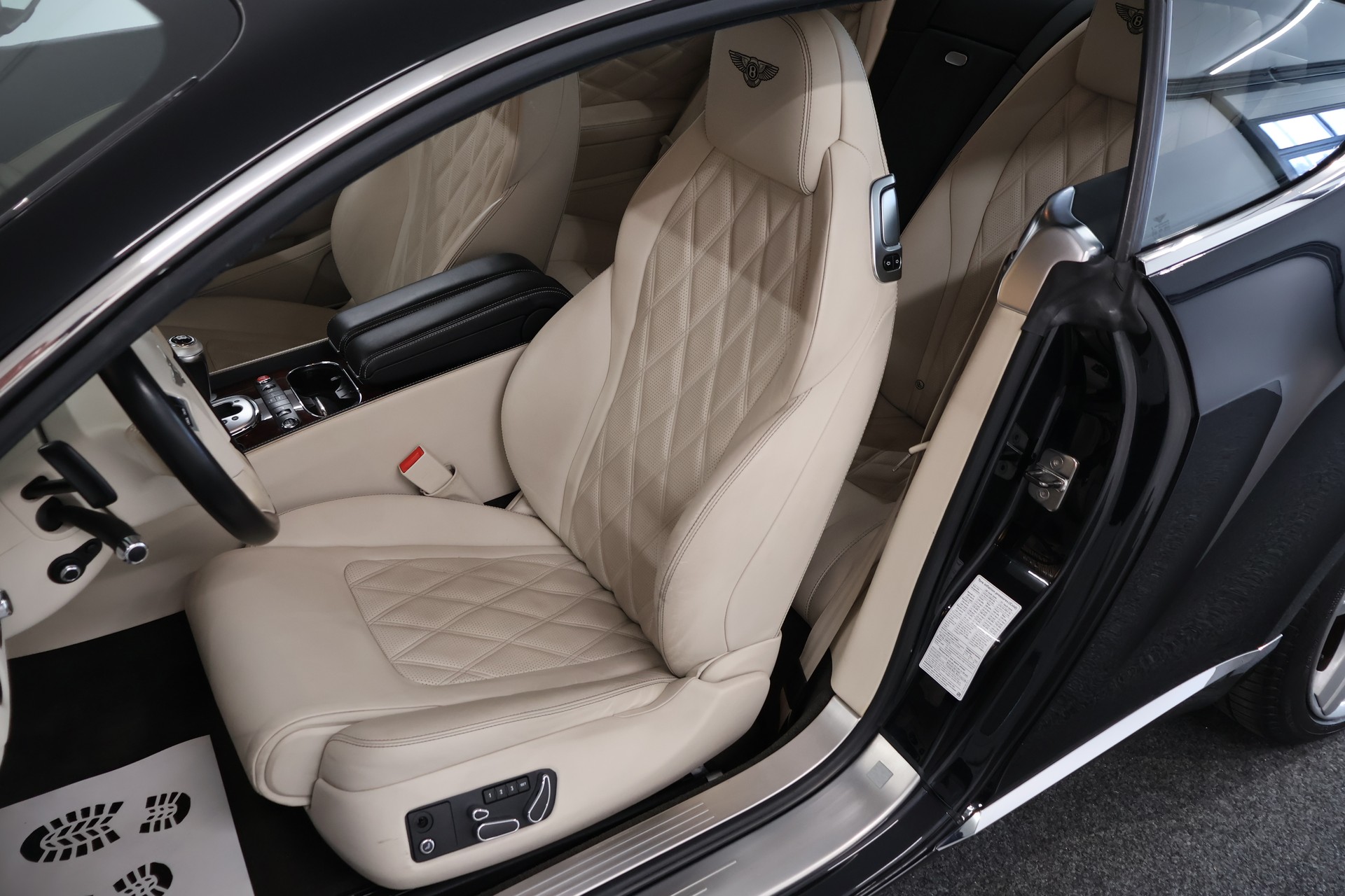 BENTLEY Continental GT 6.0 W12-image-10