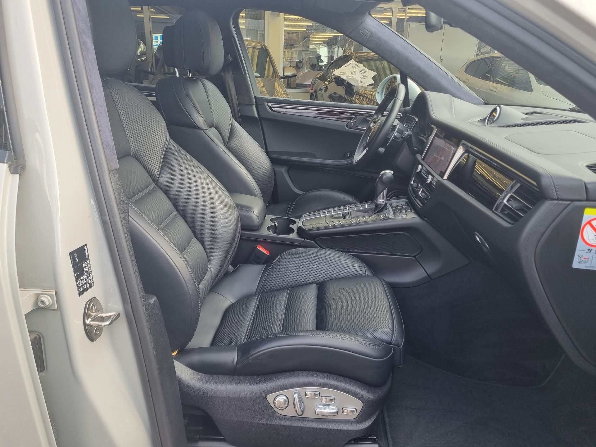 PORSCHE Macan Turbo PDK-image-3