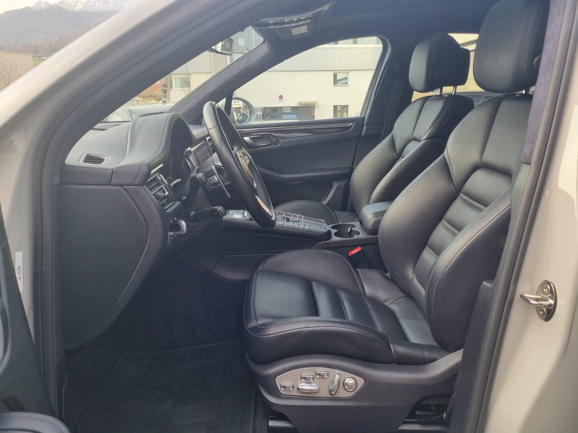 PORSCHE Macan Turbo PDK-image-2